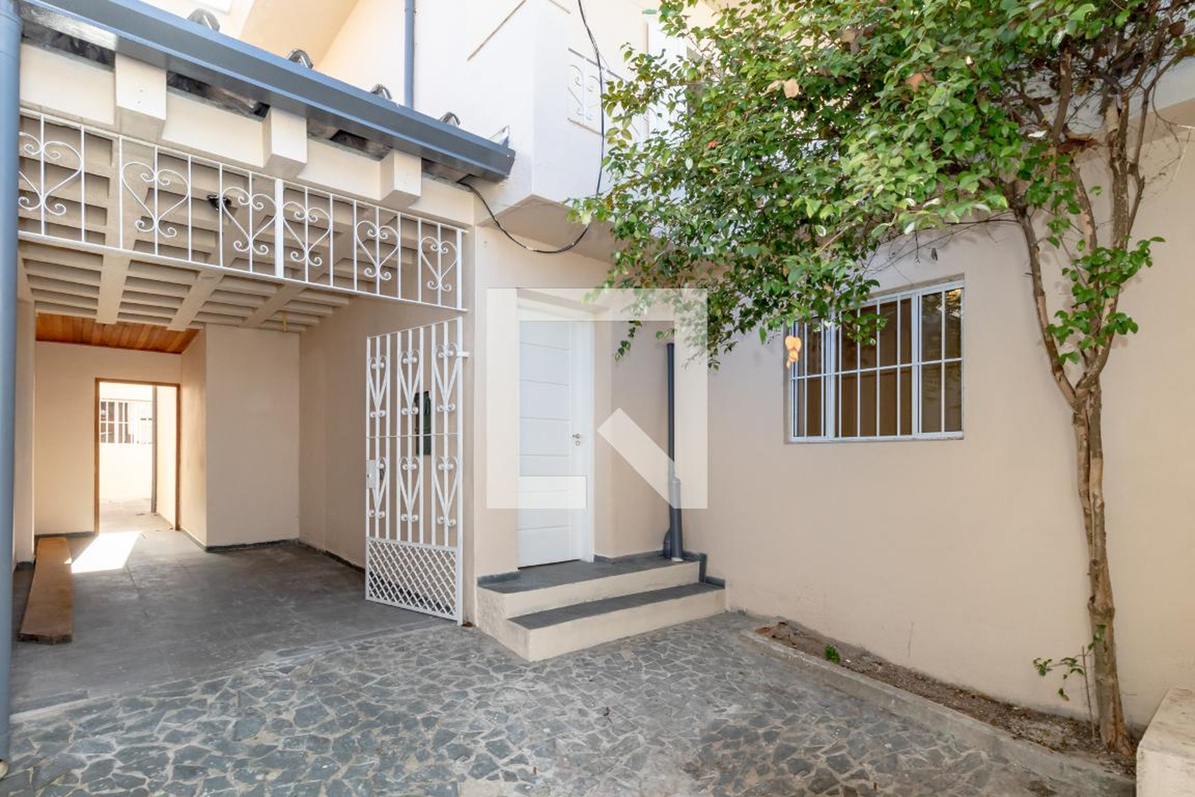 Fachada Condomínio em Avenida Miruna, 1361