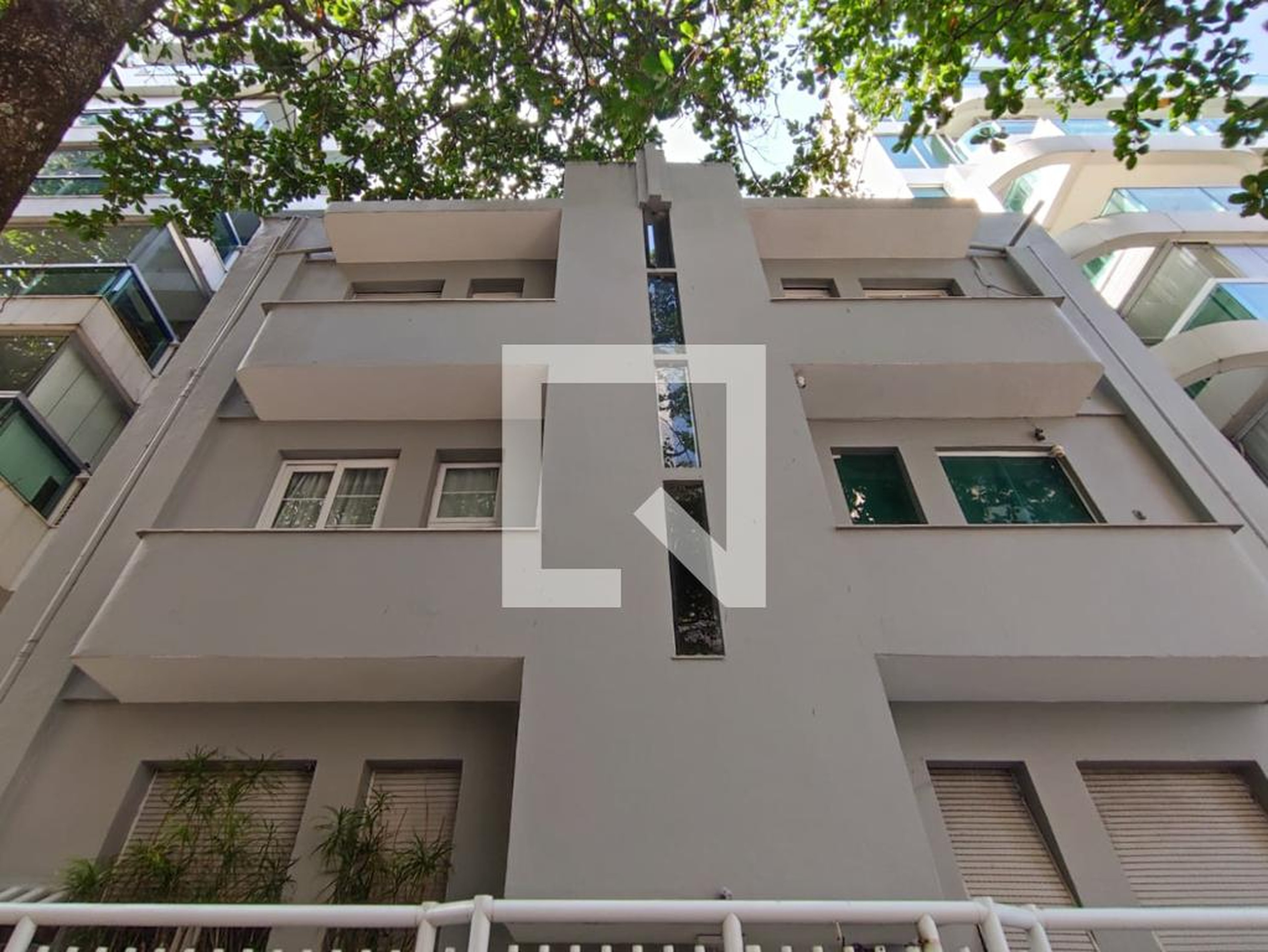 Fachada Condomínio em Rua Rainha Guilhermina, 12