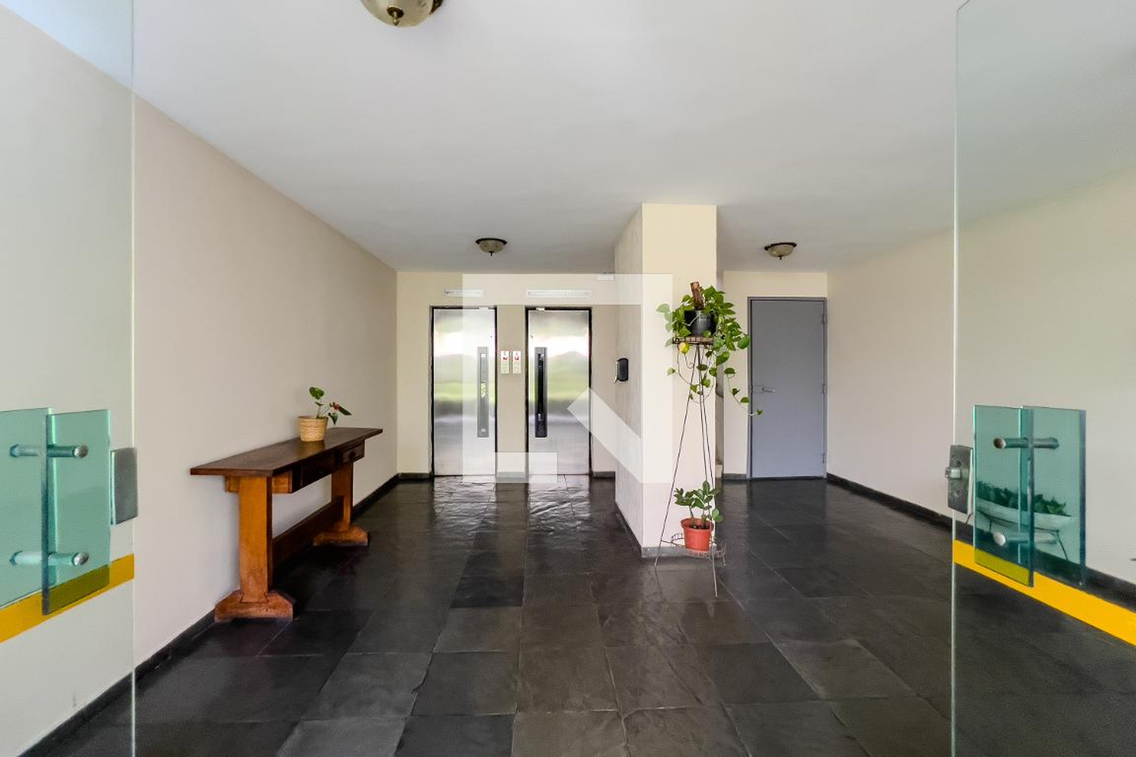 Hall de entrada - Edifício Claudia Maria