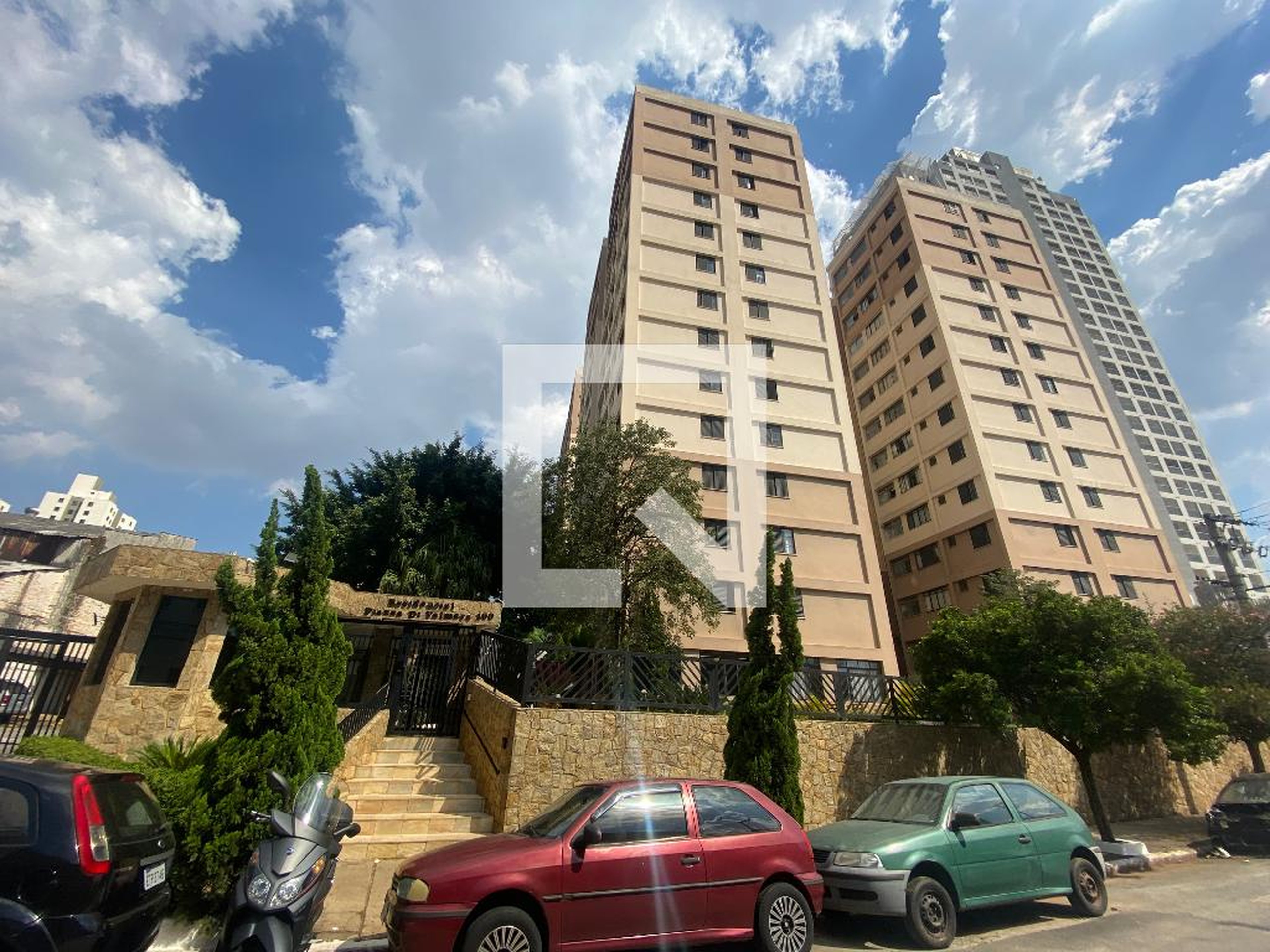 Fachada Condomínio em Rua Capitão Claudino Pinto, 122