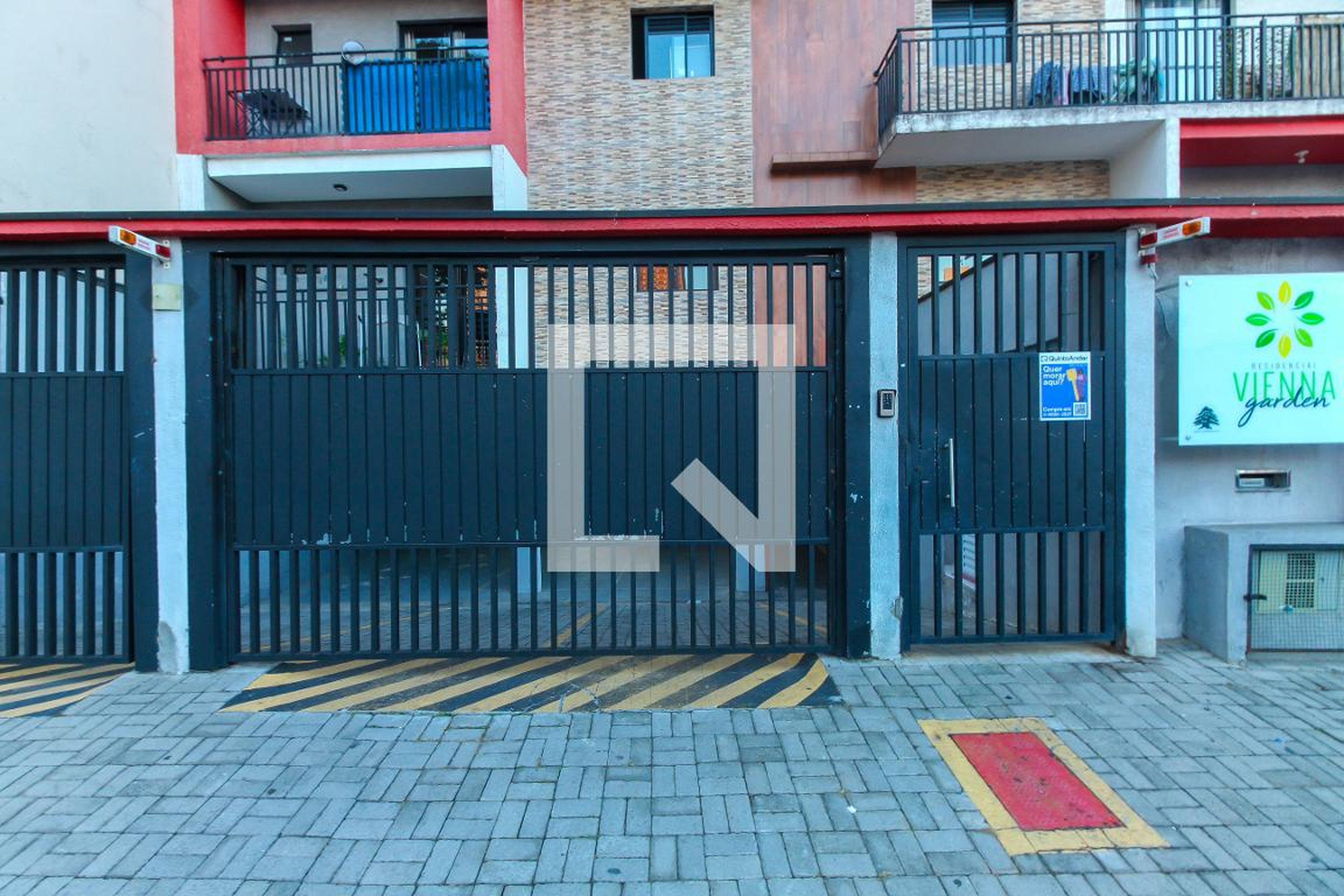 Fachada Condomínio em Rua Pretória, 308