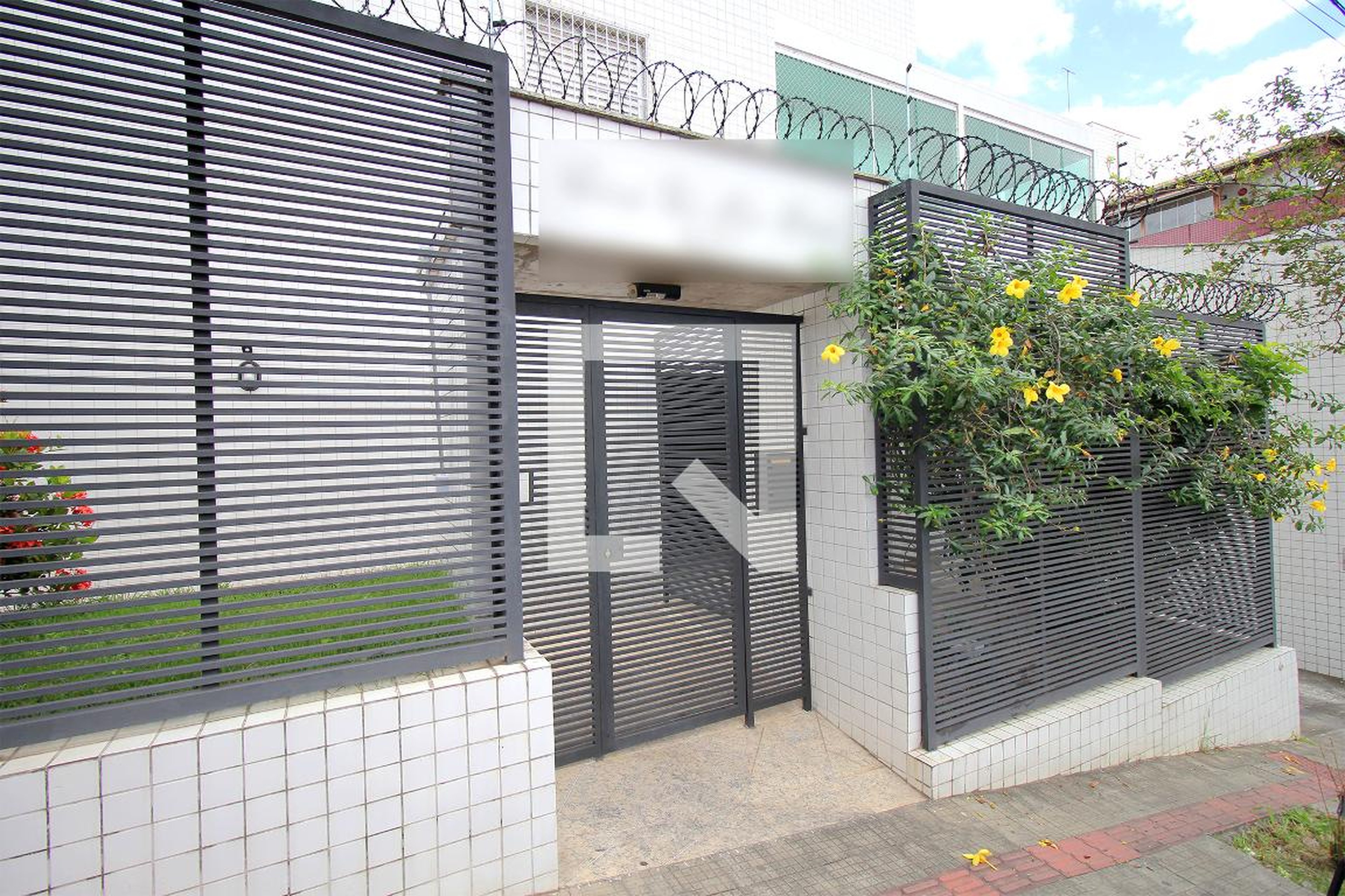 Fachada Condomínio em Rua João Gualberto Filho, 421