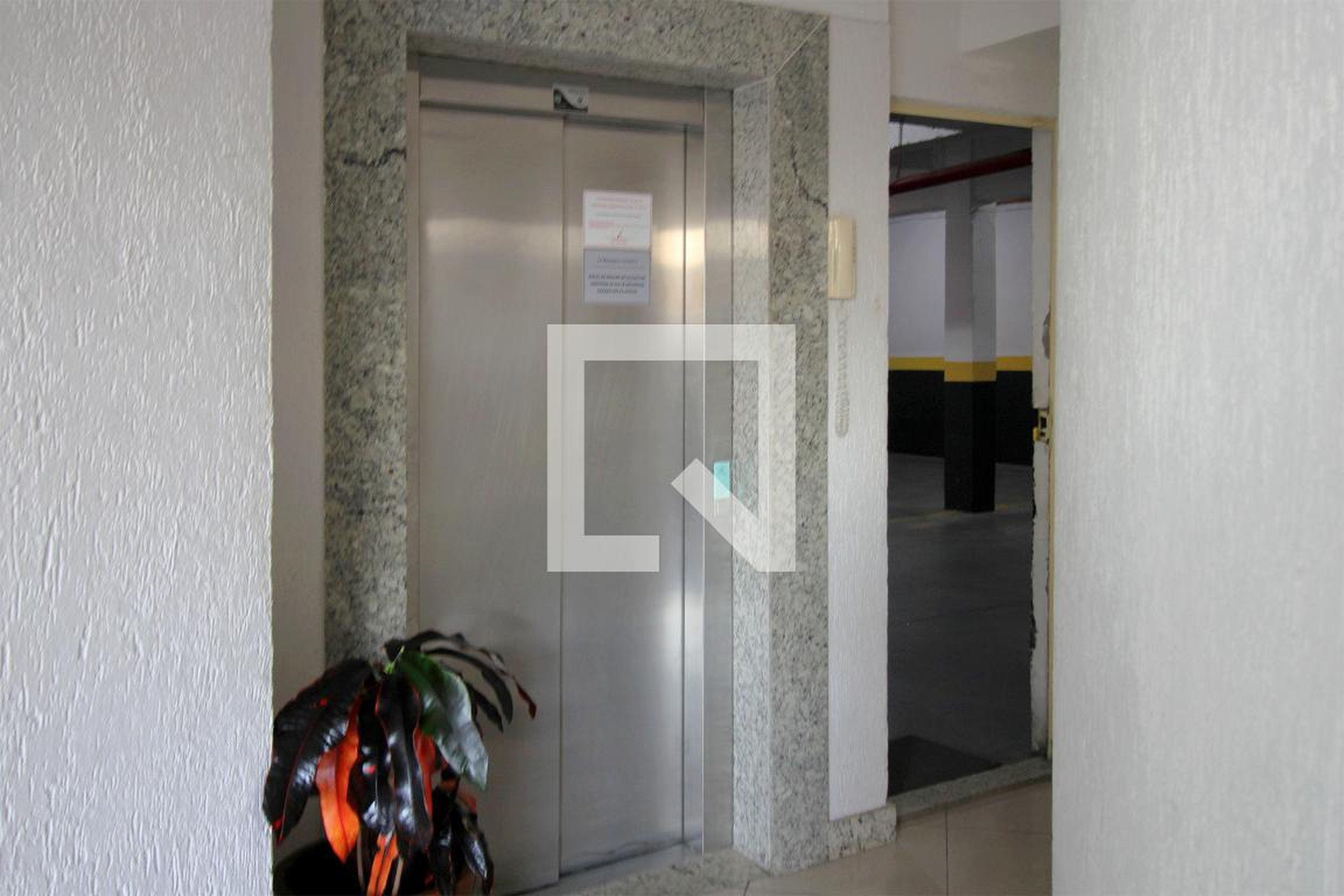 Elevador - Edifício Nair Cesar