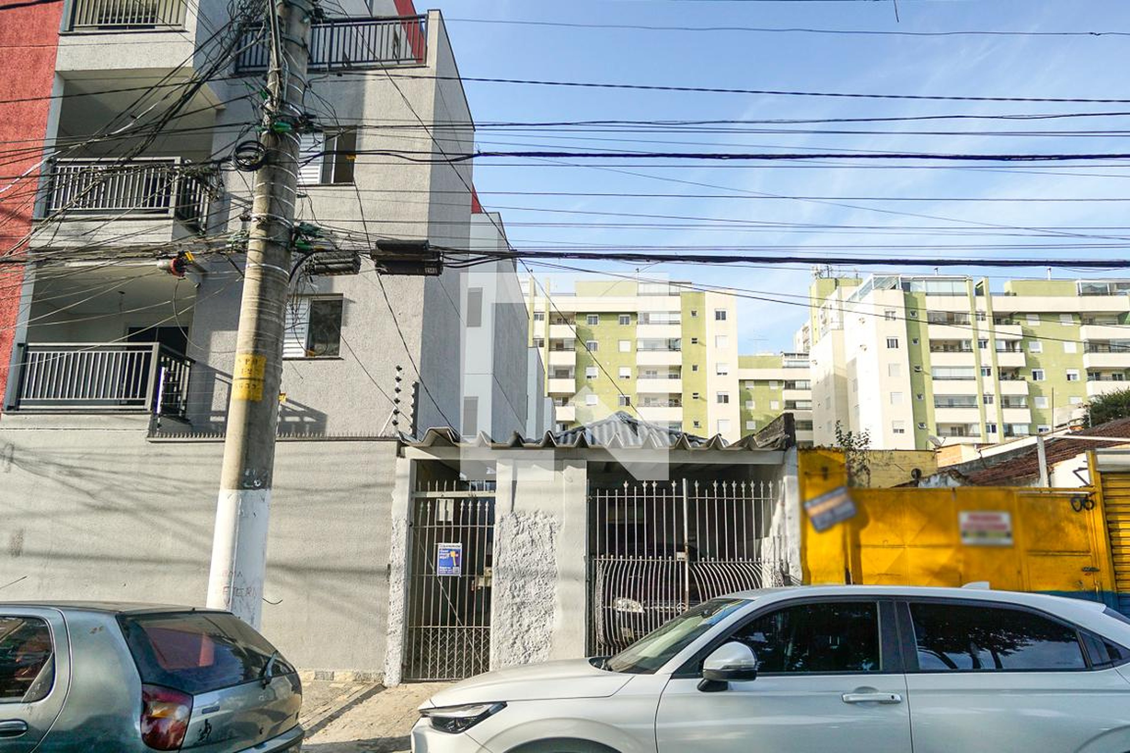 Fachada Condomínio em Rua Alferes Frazão, 8