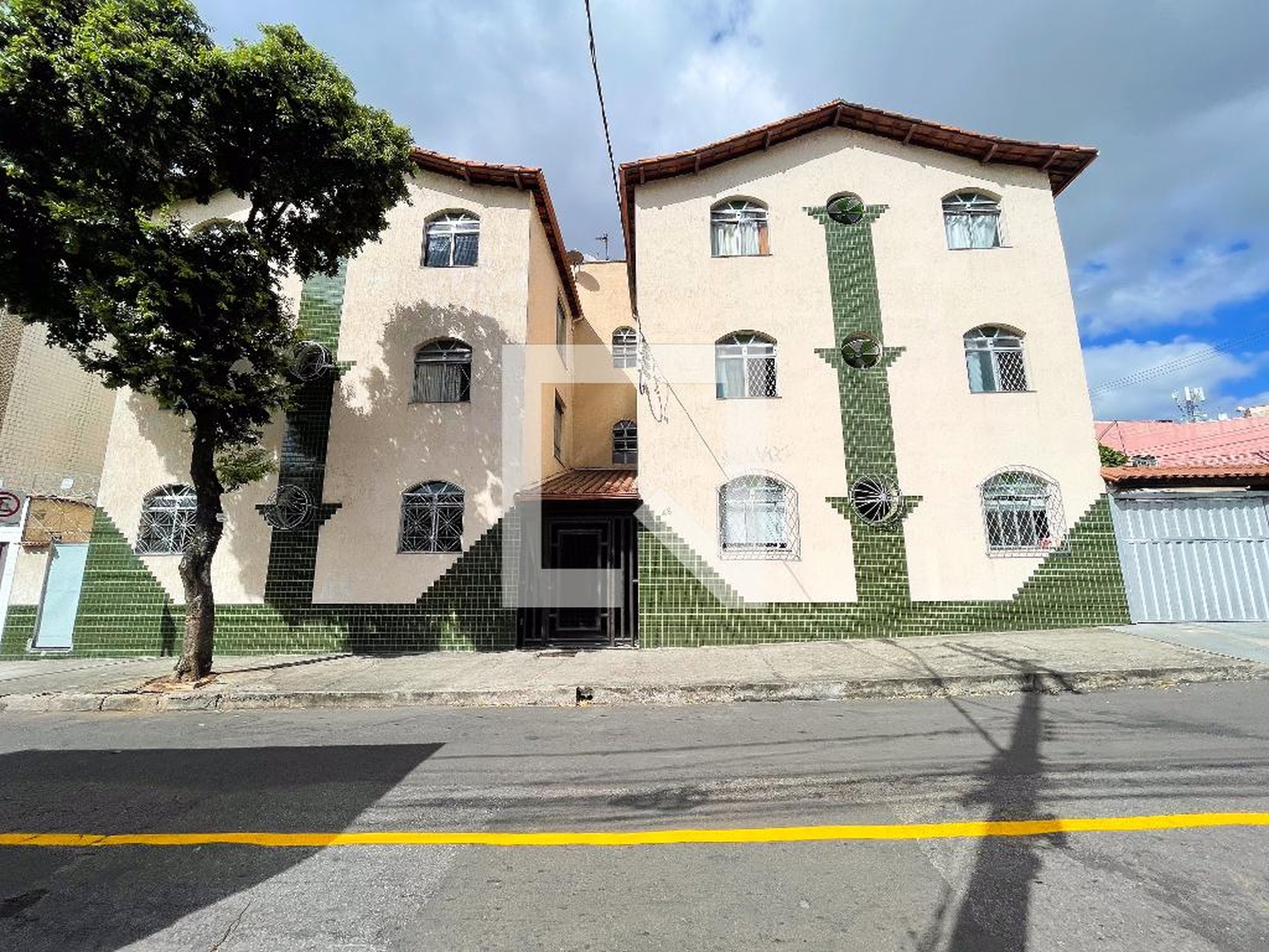 Fachada Condomínio em Rua Irece, 46