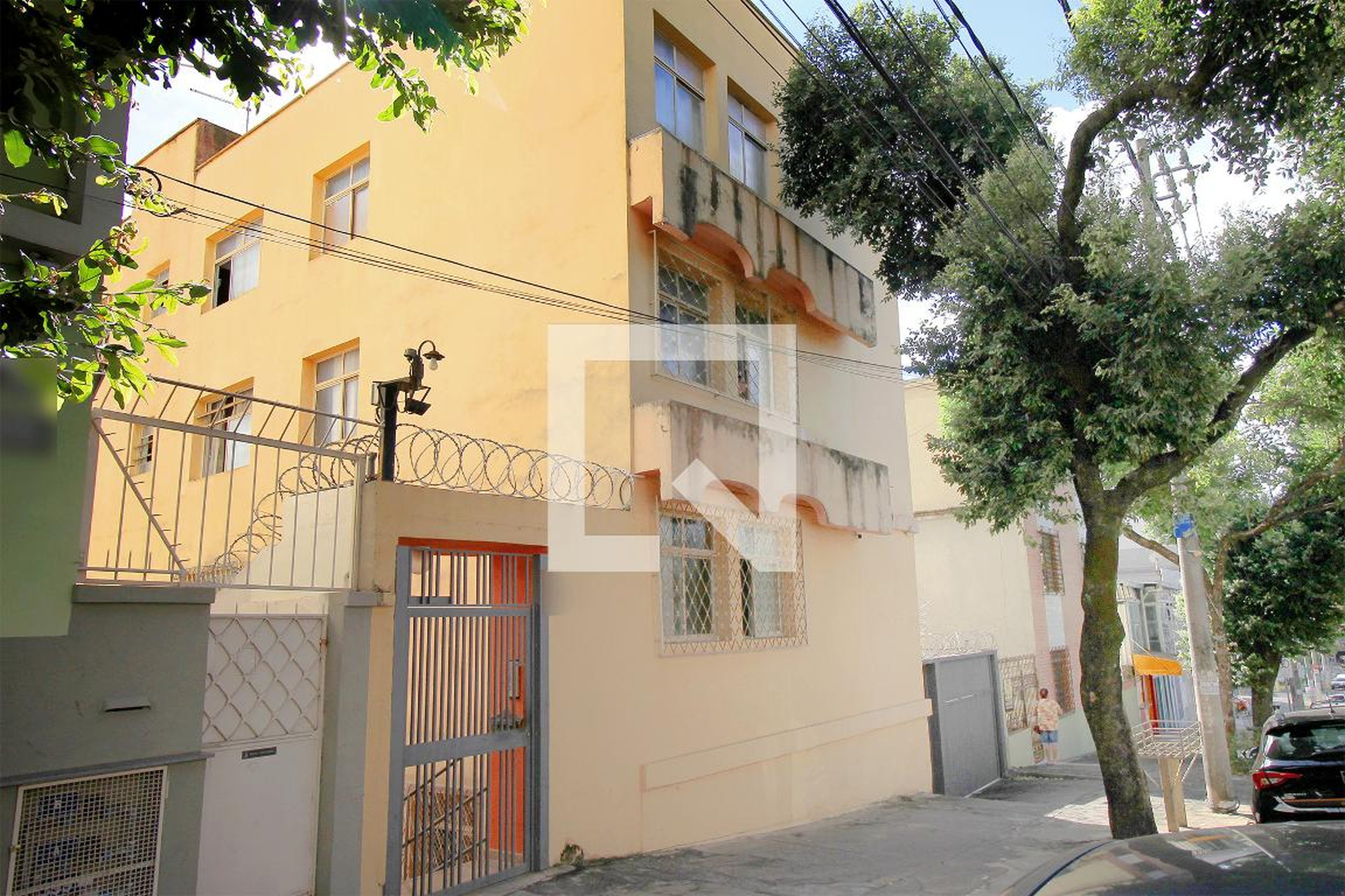 Fachada do prédio Condomínio em Avenida Flávio dos Santos, 403