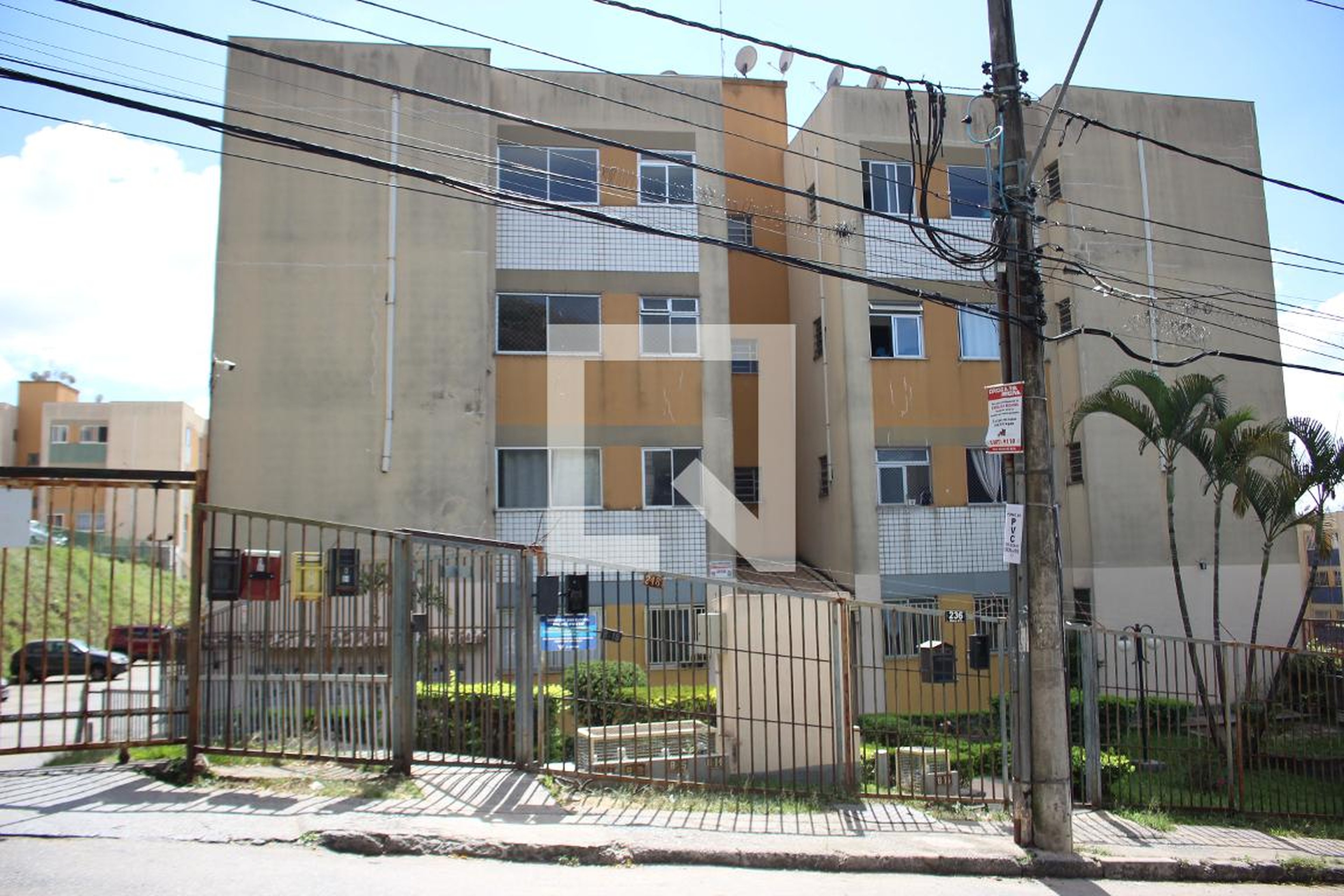 Fachada Condomínio em Rua Ii, 236