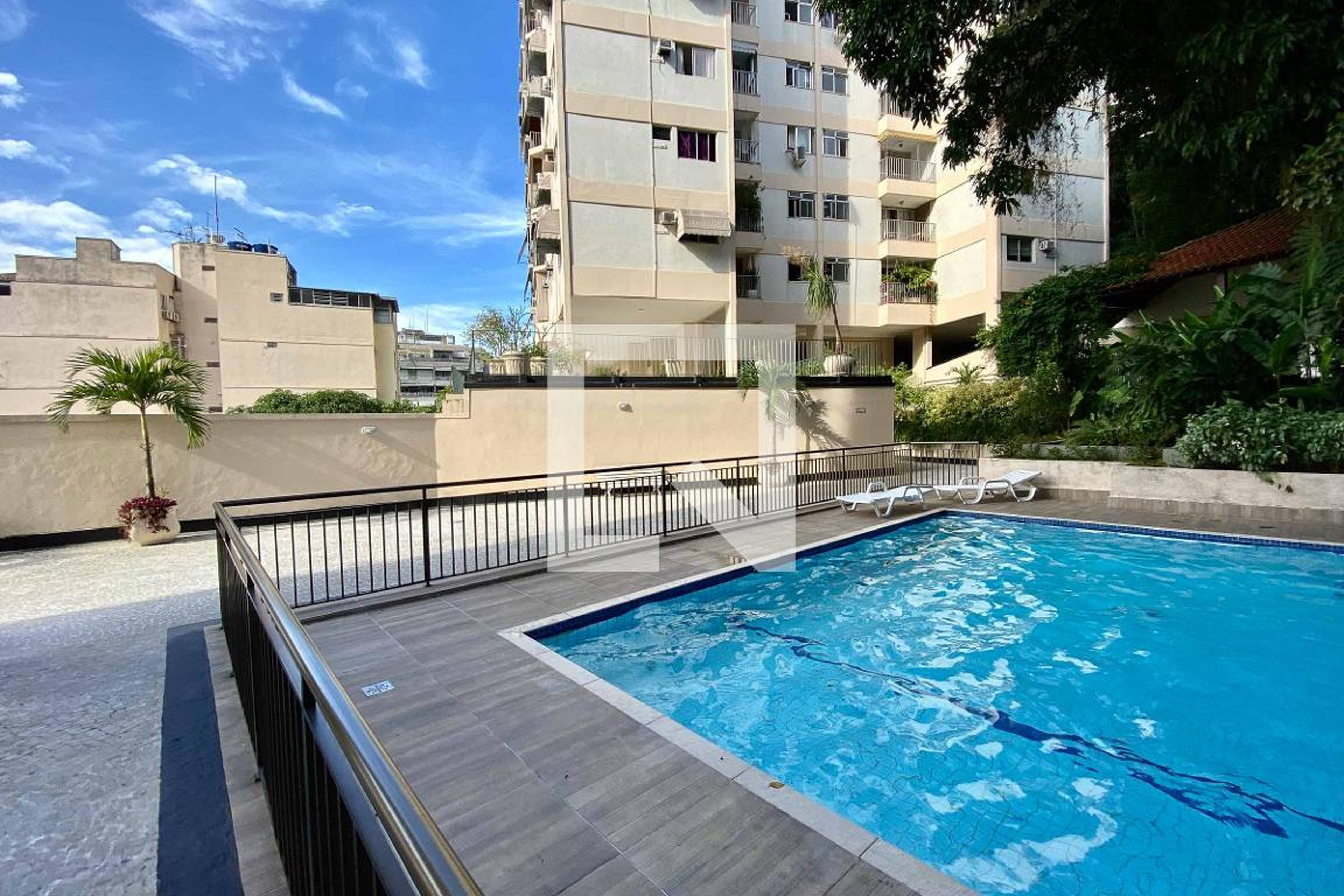 Piscina - Edifício Pedra do Sol