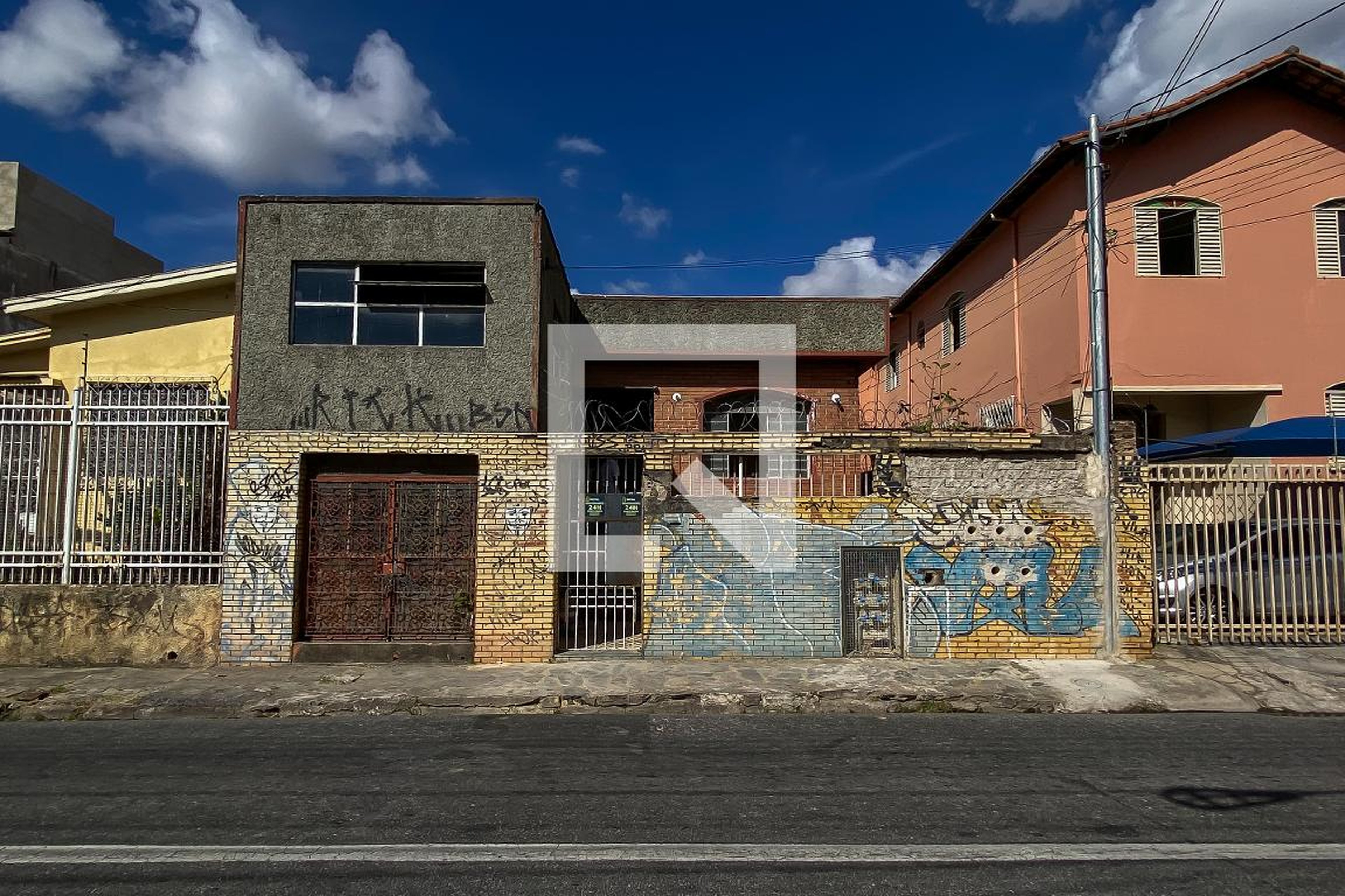 Fachada Condomínio em Rua Rio Pomba, 731