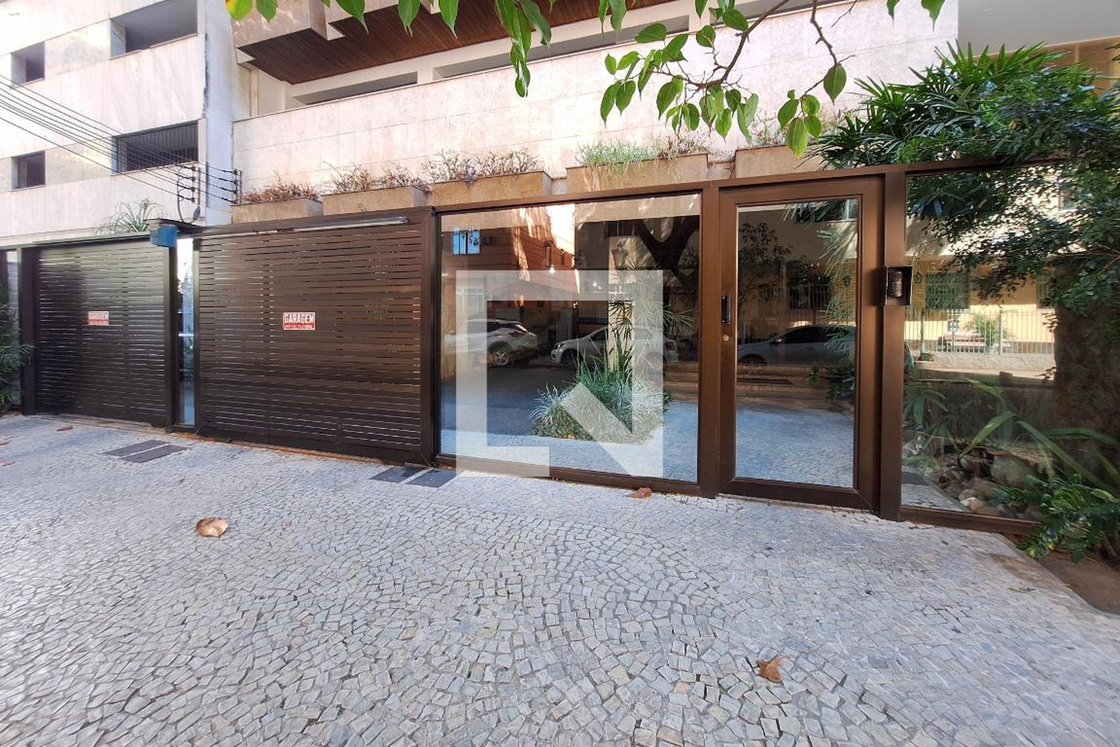 Fachada Condomínio em Rua Doutor Herotides de Oliveira, 105