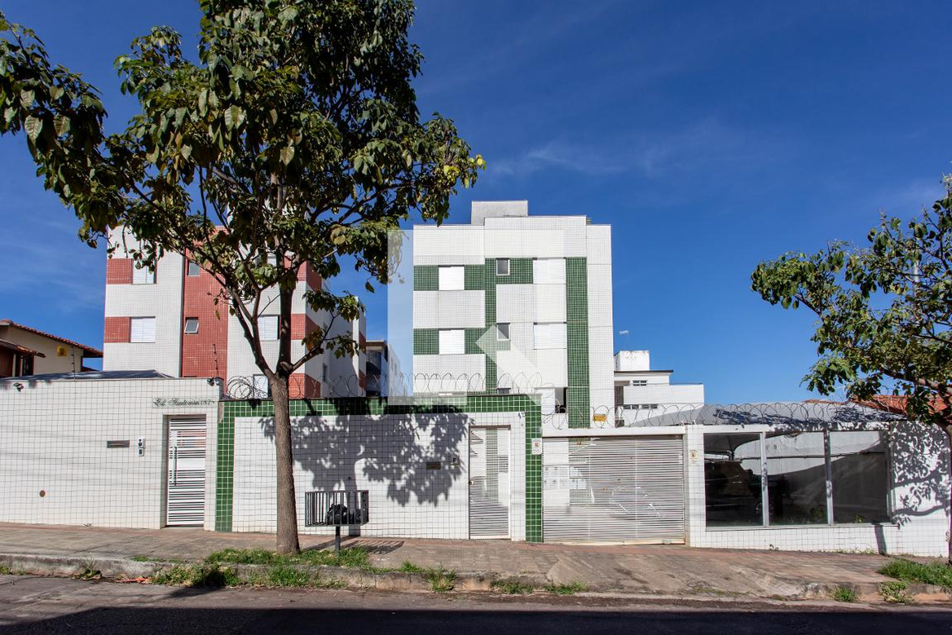 Fachada Condomínio em Rua Castelo de Rodrigo, 199