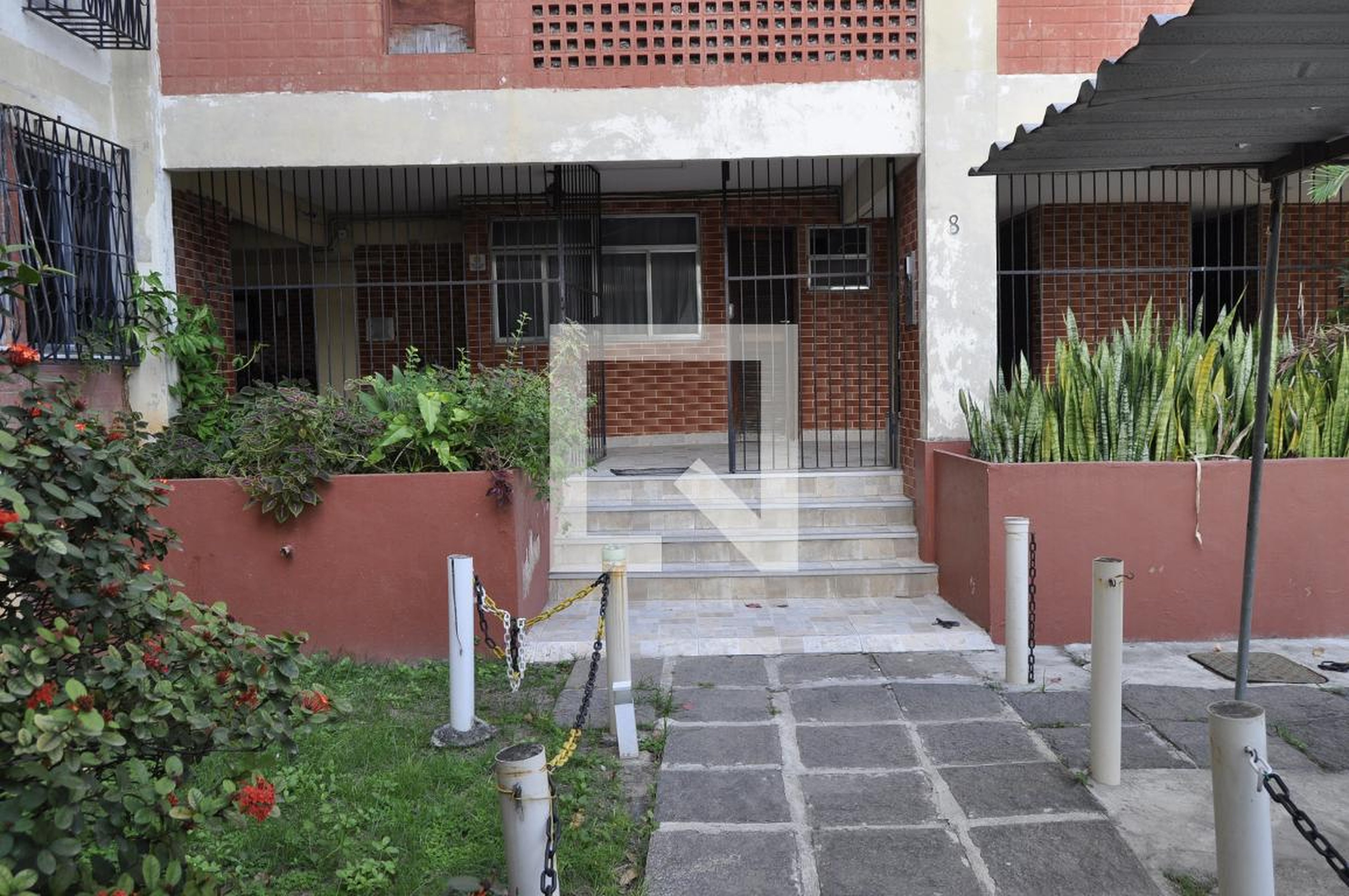 Fachada Condomínio em Estrada Adhemar Bebiano, 0