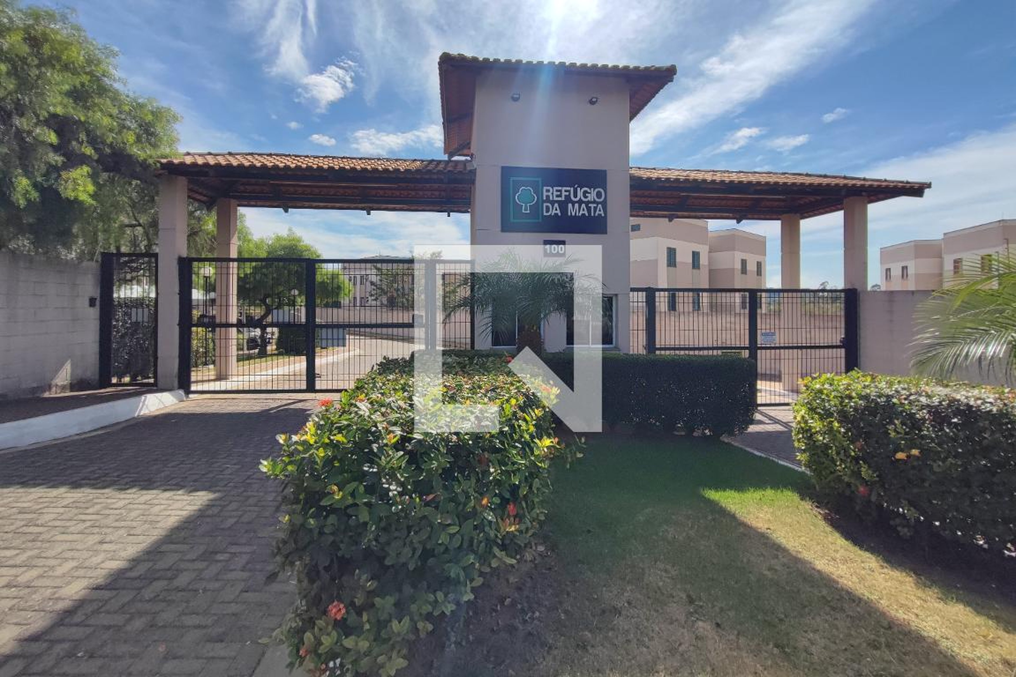 Fachada do Condomínio Condomínio Refugio da Mata