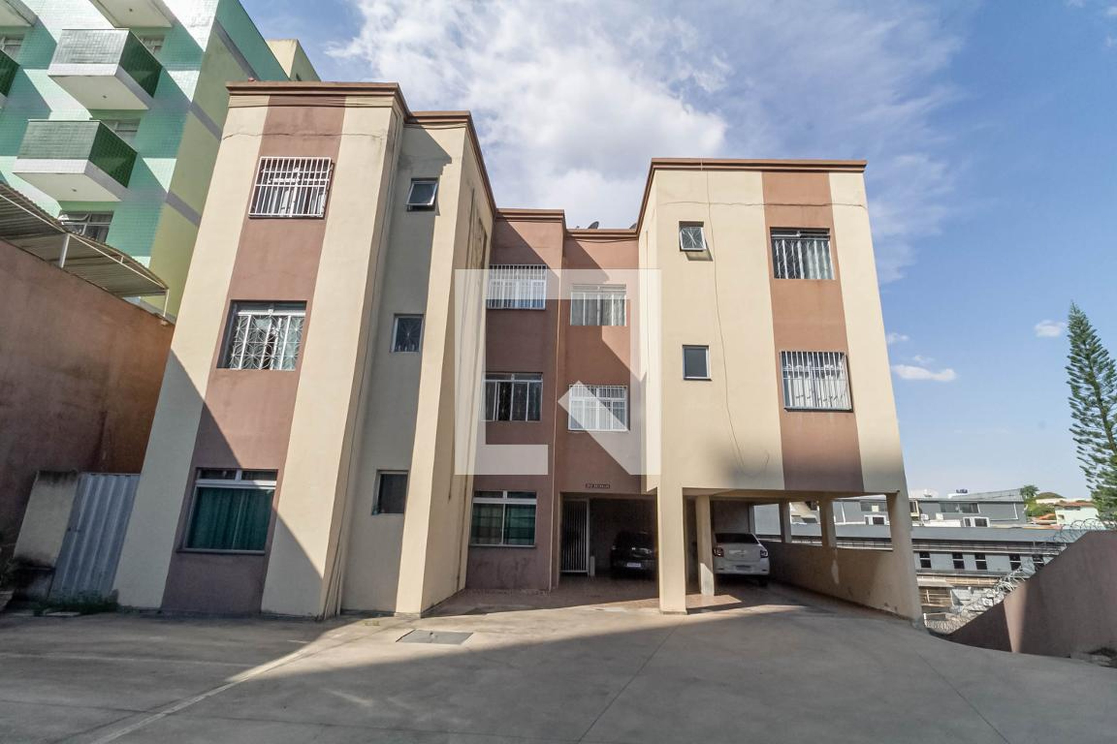 Fachada Condomínio em Rua Maria Conceição de São José, 281