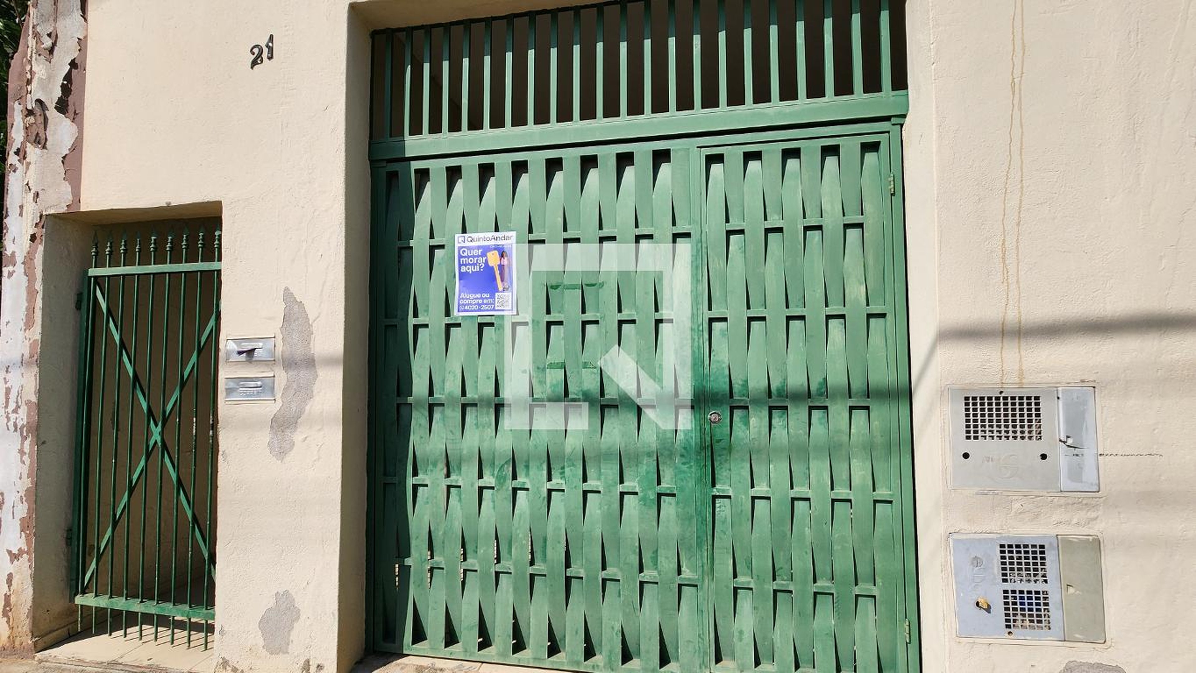 Fachada Condomínio em Rua Izidio Bittencourt, 21