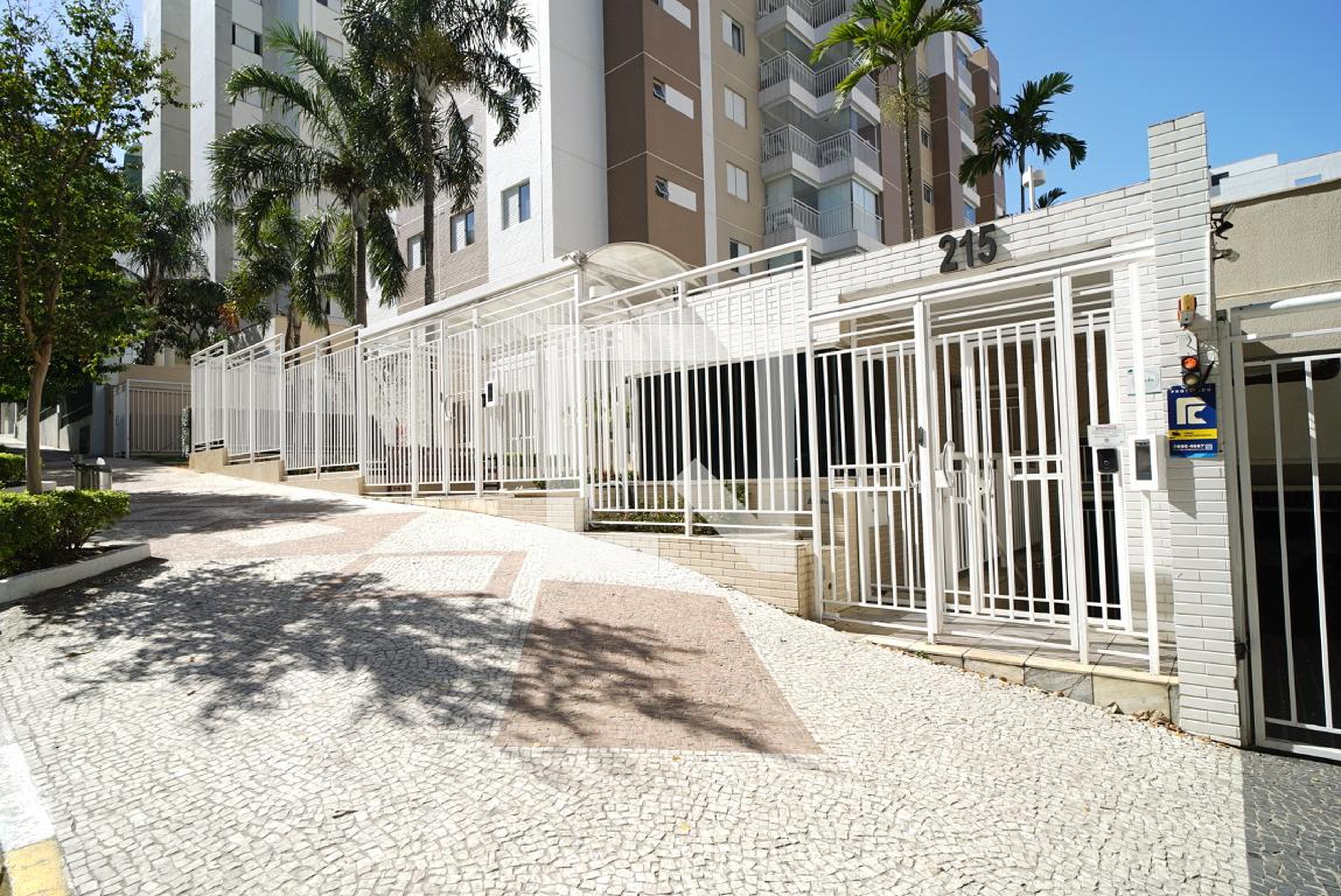 Fachada do Condomínio Condomínio Dalia