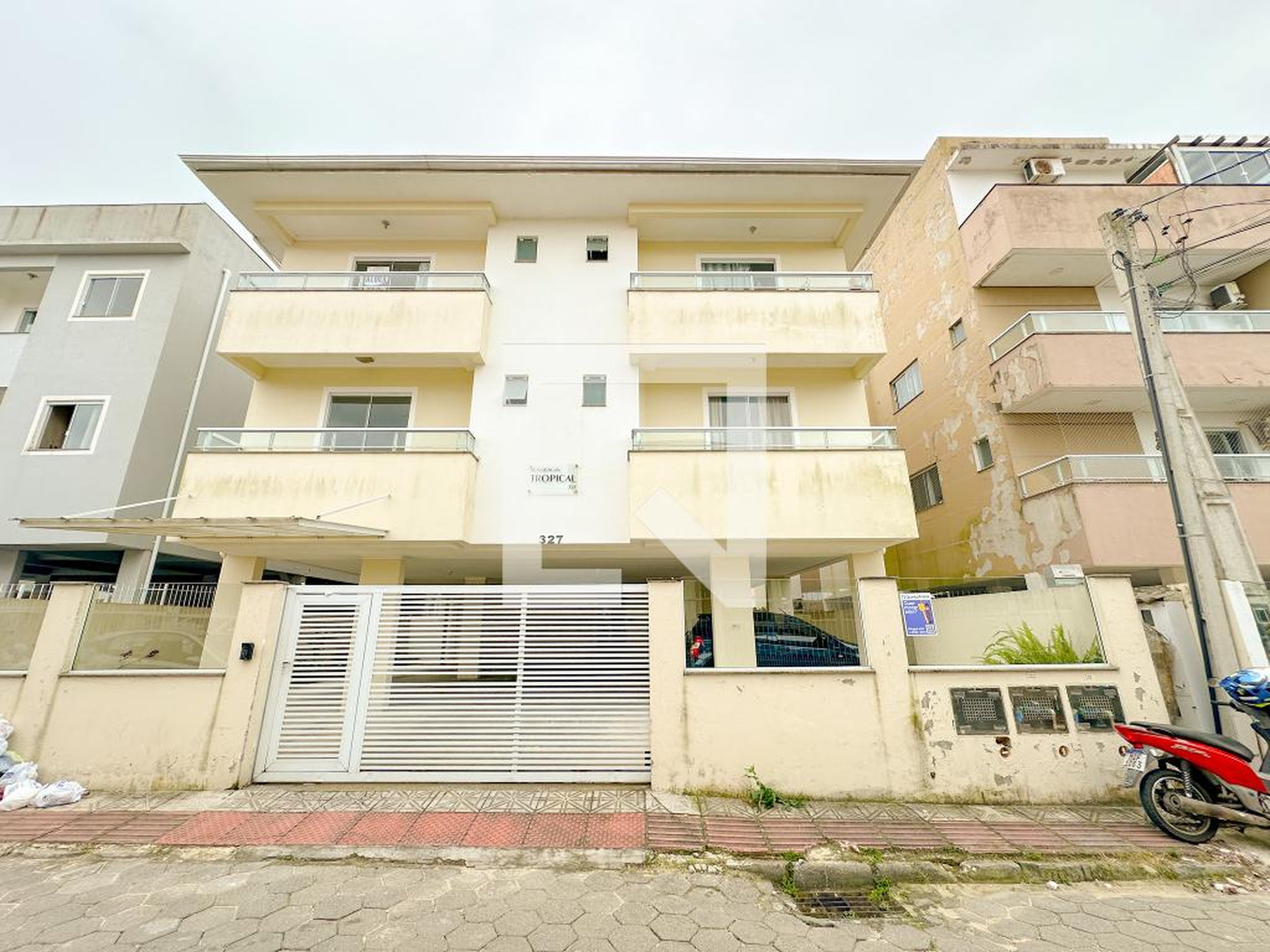 Fachada Residencial Tropical