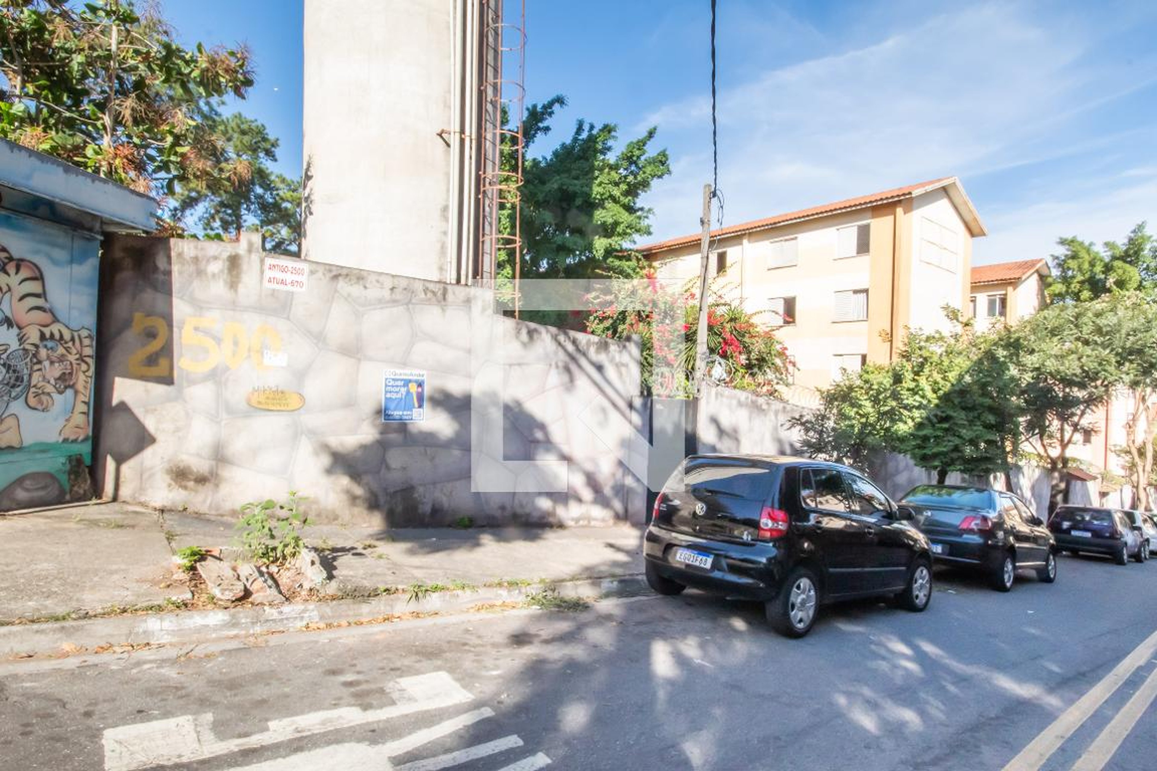 Fachada Condomínio em Estrada das Rosas, 2500