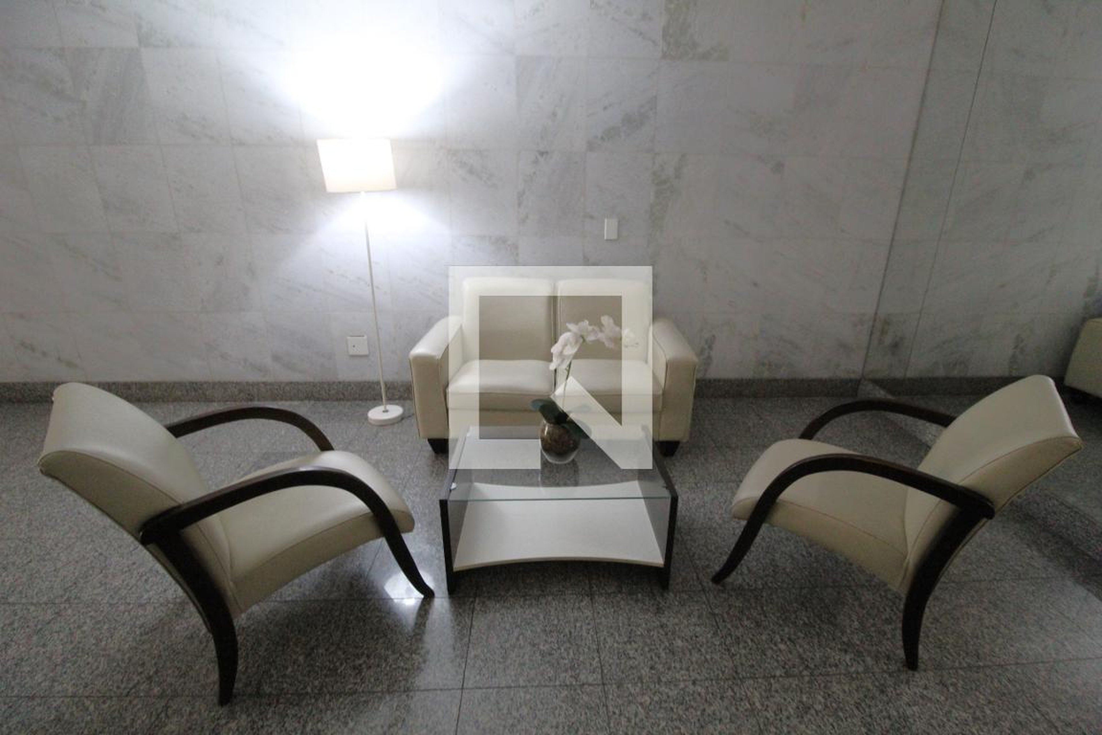 Hall - Carlos Figueiredo