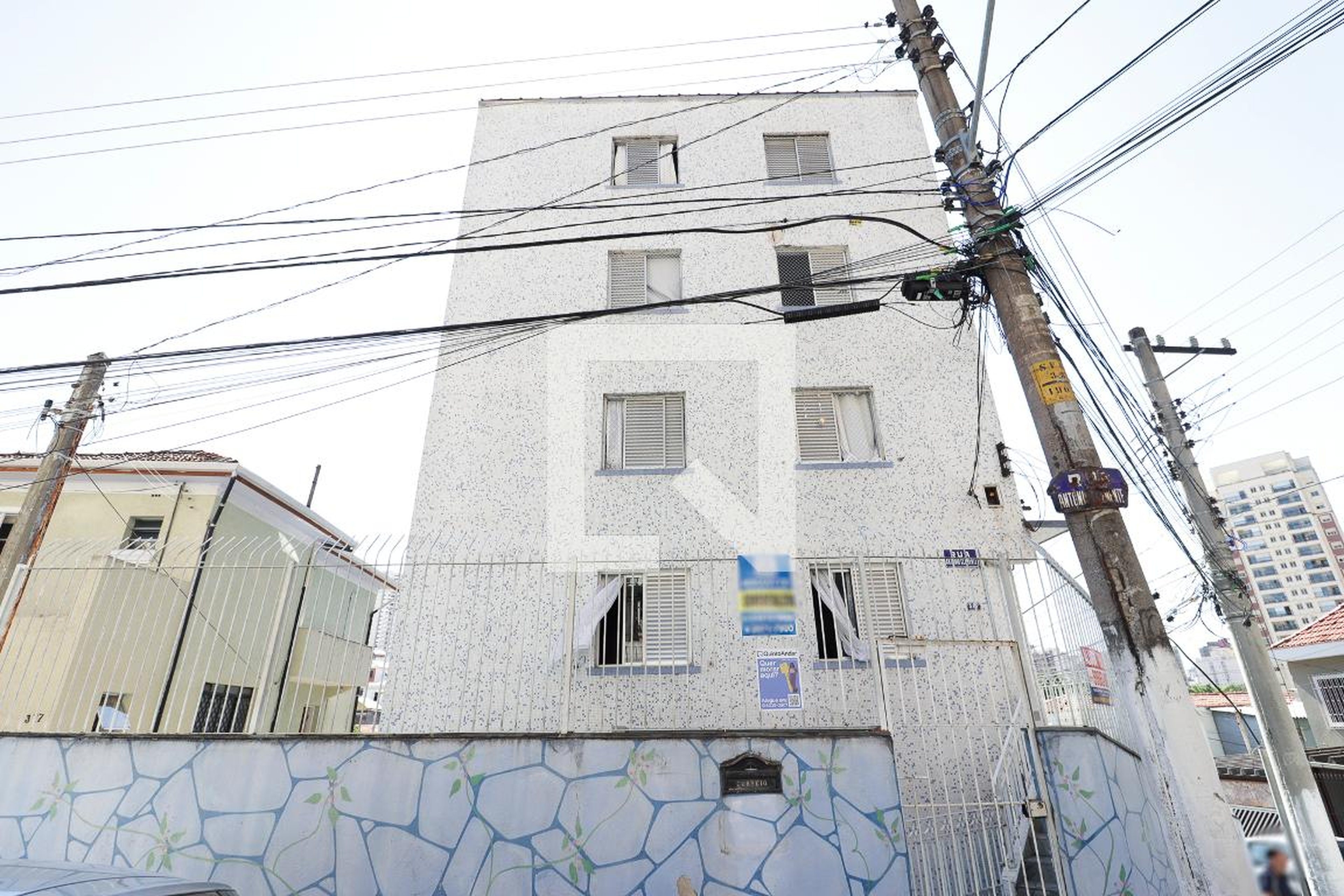 Fachada Condomínio em Rua Antônio Clemente, 387