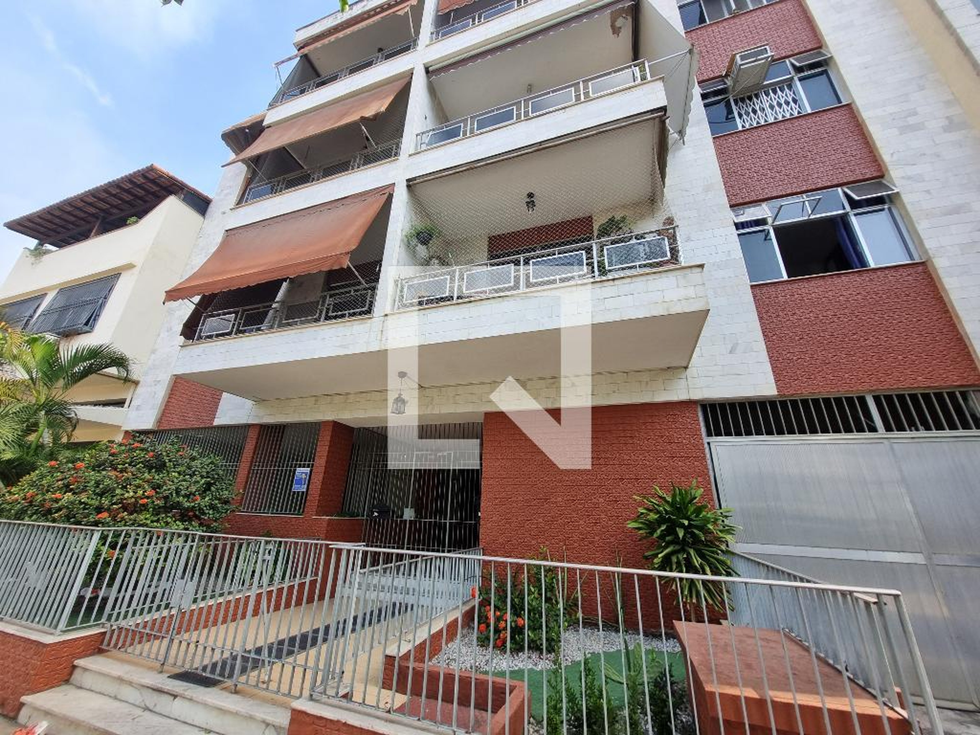 Fachada Condomínio em Rua Ápia, 27