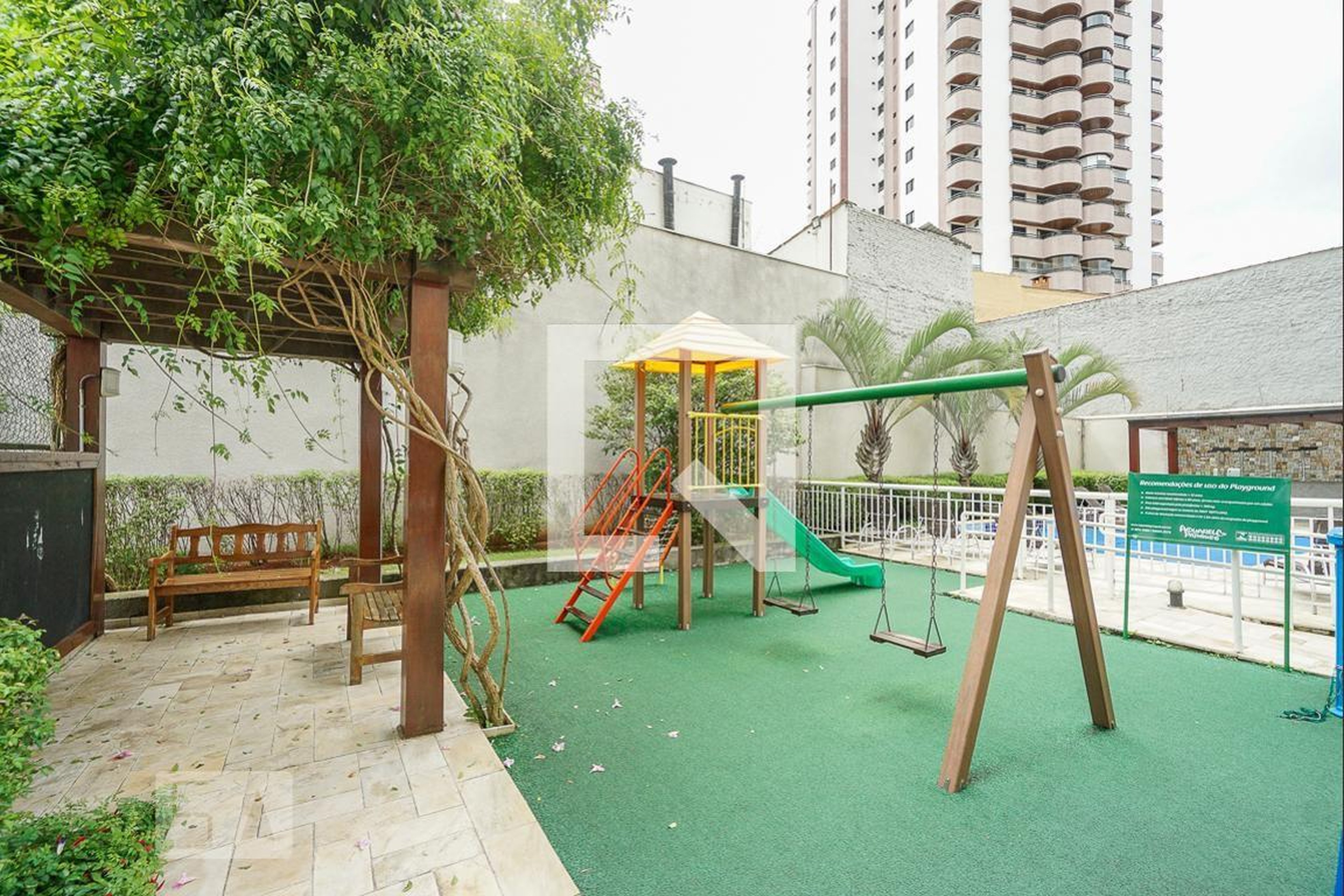 Playground - Premium Anália Franco