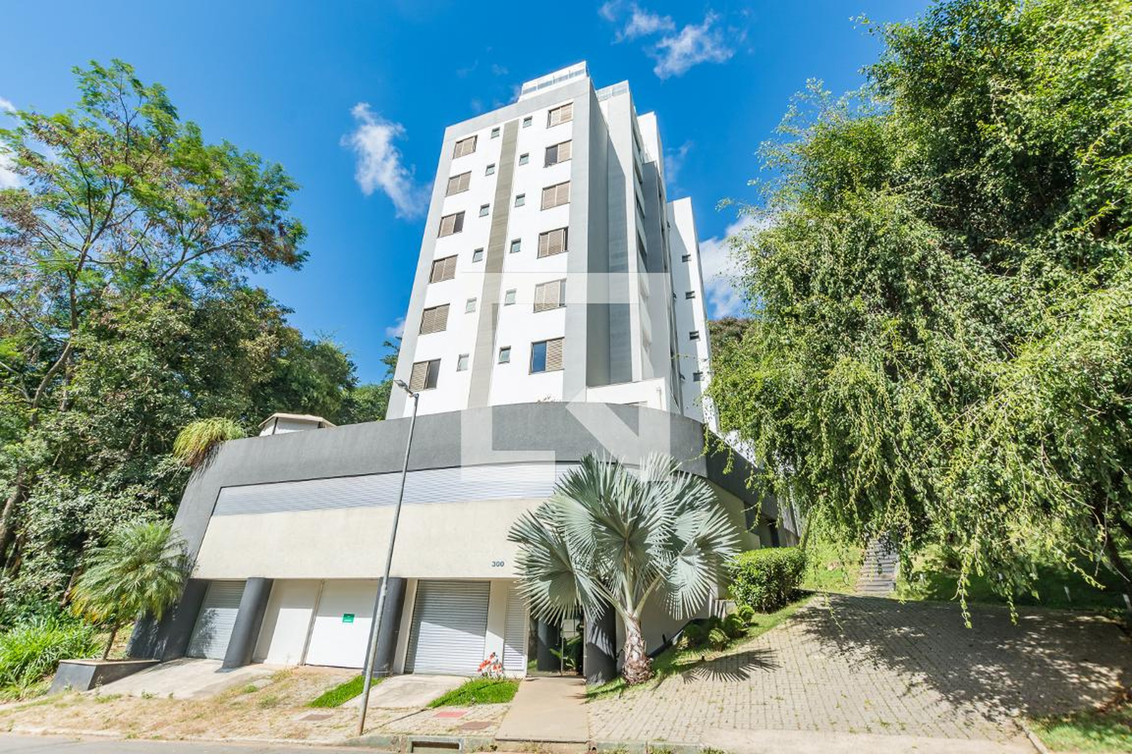 Fachada Condomínio em Rua Sibipiruna, 300