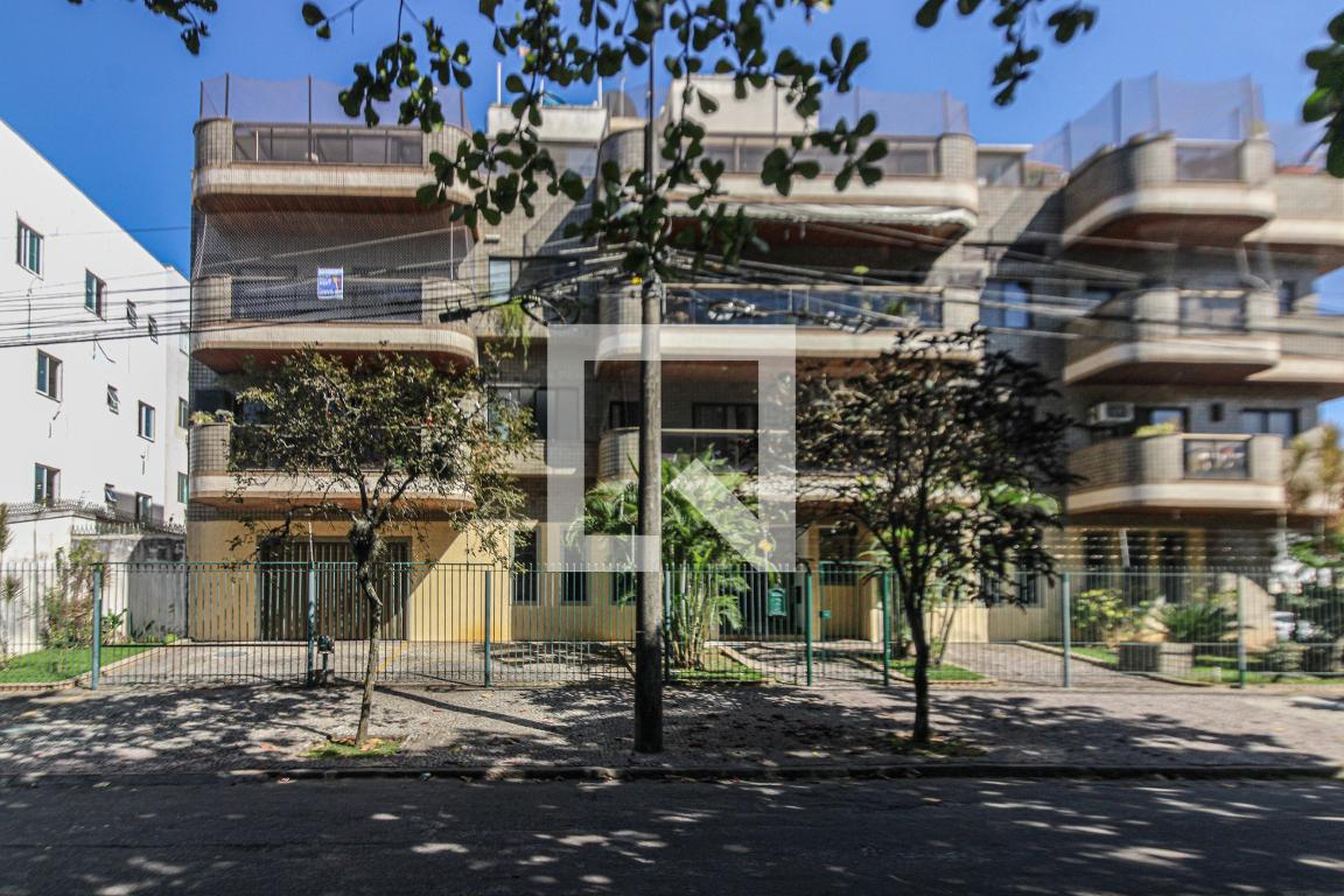 Fachada Condomínio em Rua Ministro Aliomar Baleeiro, 900