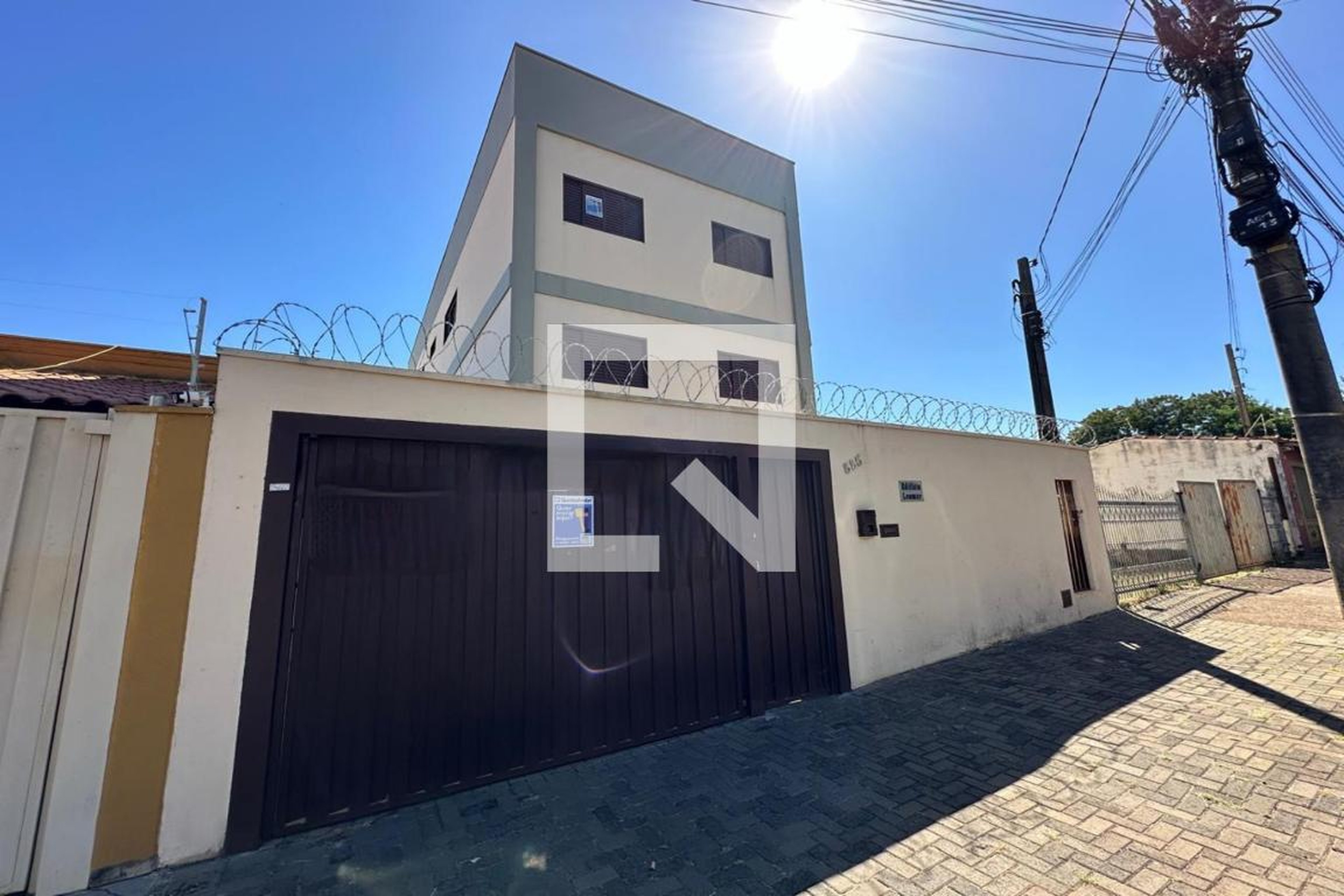 Fachada Condomínio em Rua José de Magalhães, 885