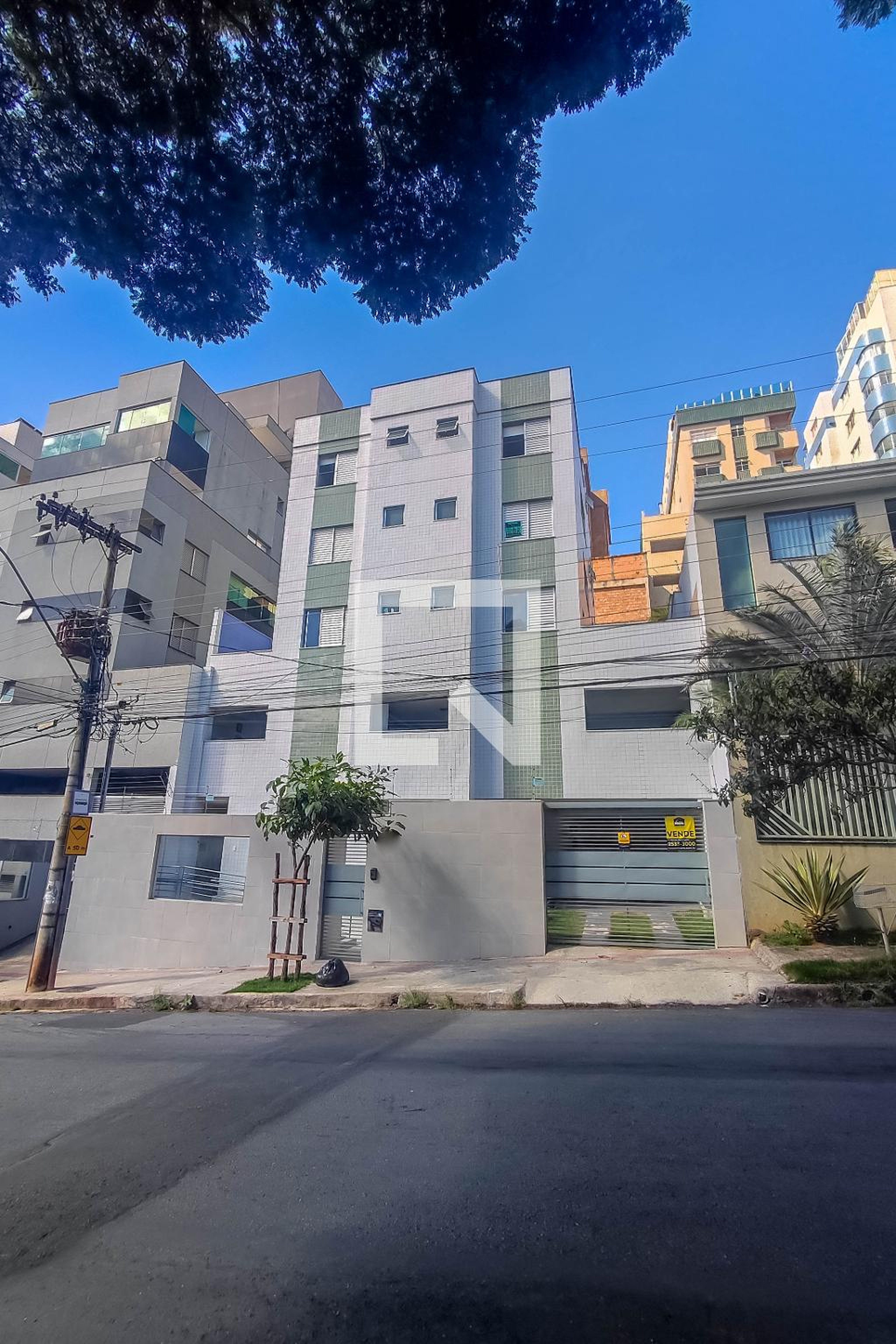 Fachada Condomínio em Rua José Amaury Ferrara, 133