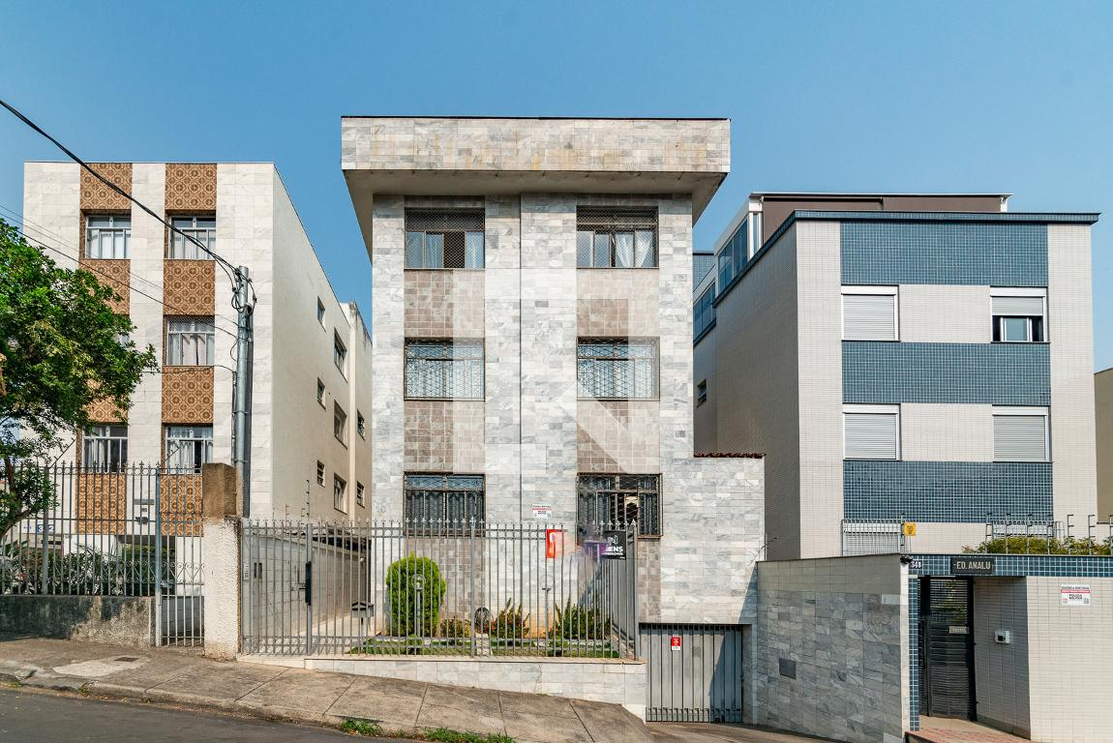 Fachada Condomínio em Rua Contendas, 362