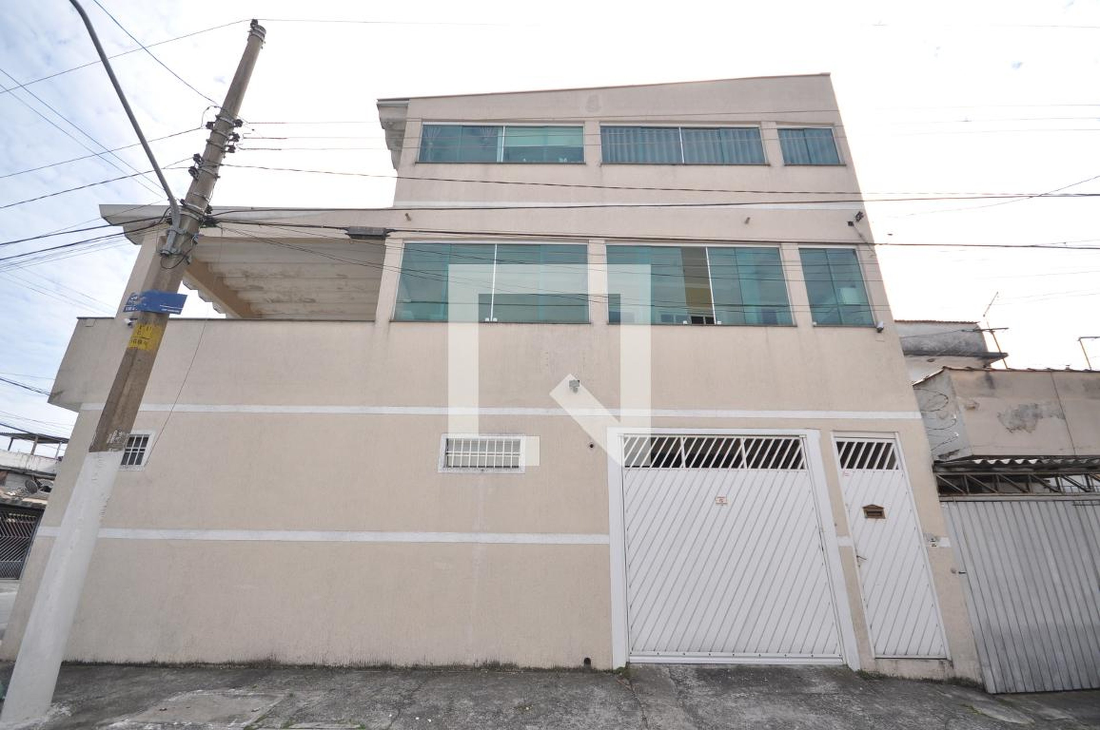 Fachada Condomínio em Rua Ângelo Simeone, 140