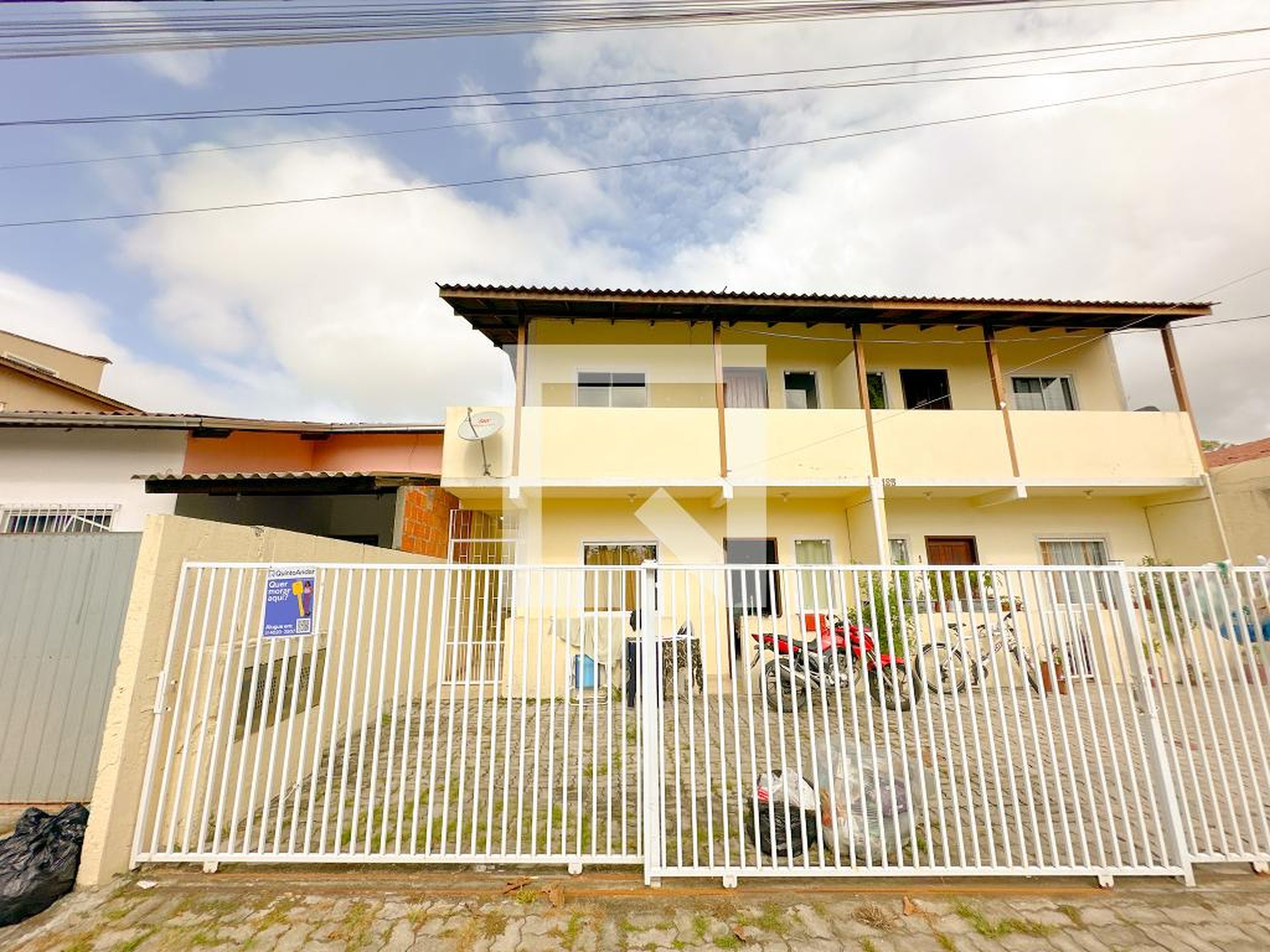 Fachada Condomínio em Servidão Caminho das Orquideas, 12