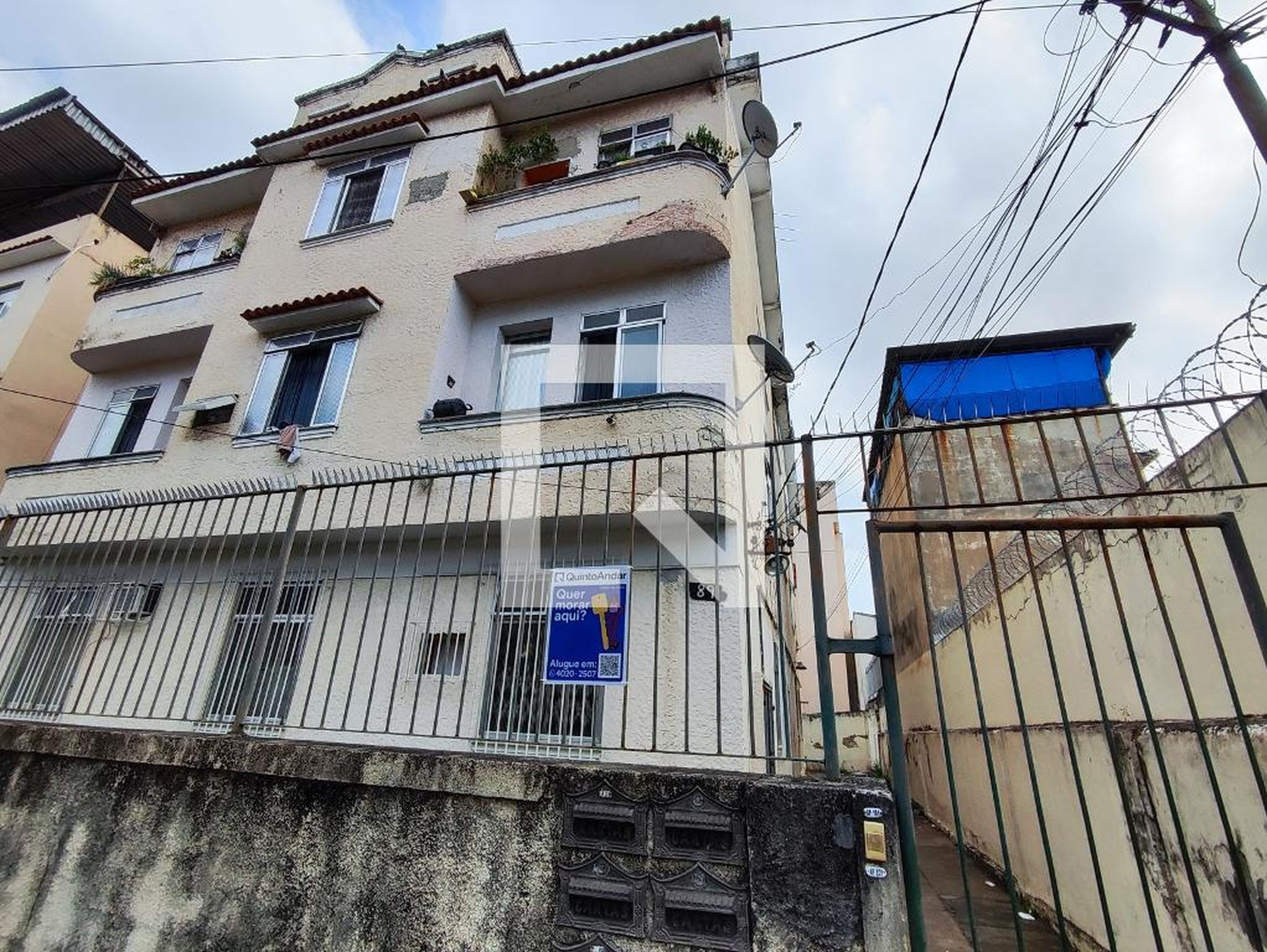Fachada Condomínio em Rua Sanatório, 89