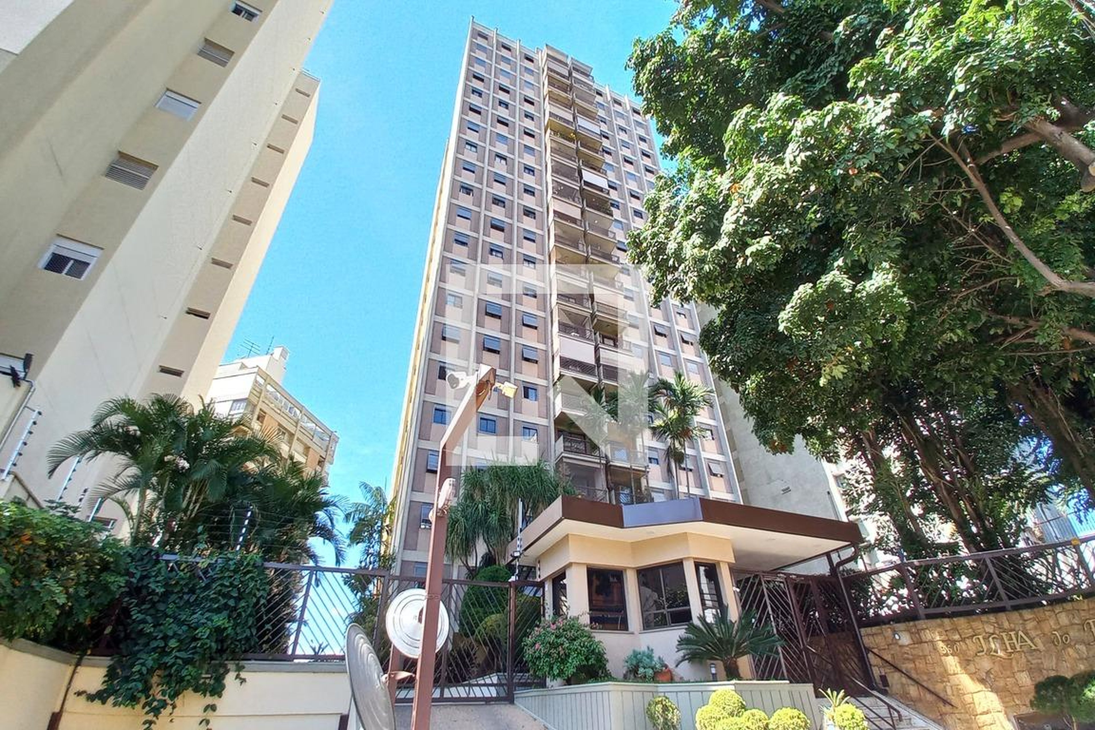 Fachada do Prédio Condomínio em Rua Coronel Quirino, 350