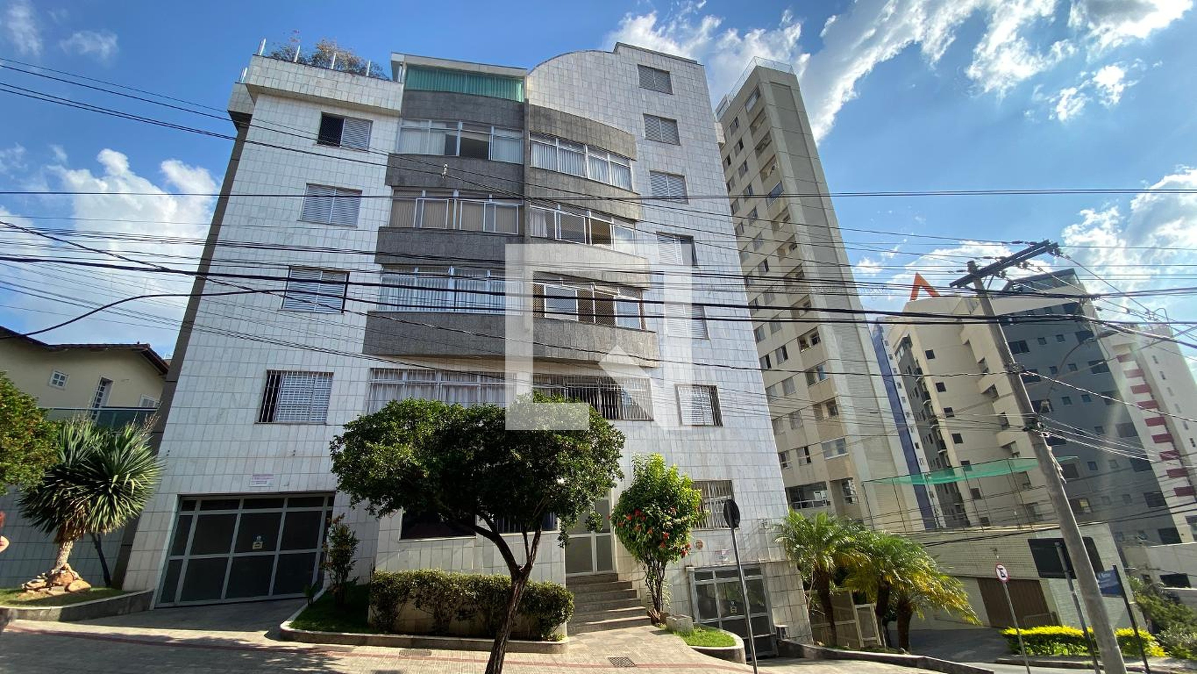 Fachada do Prédio Condomínio em Rua Henrique Burnier, 131