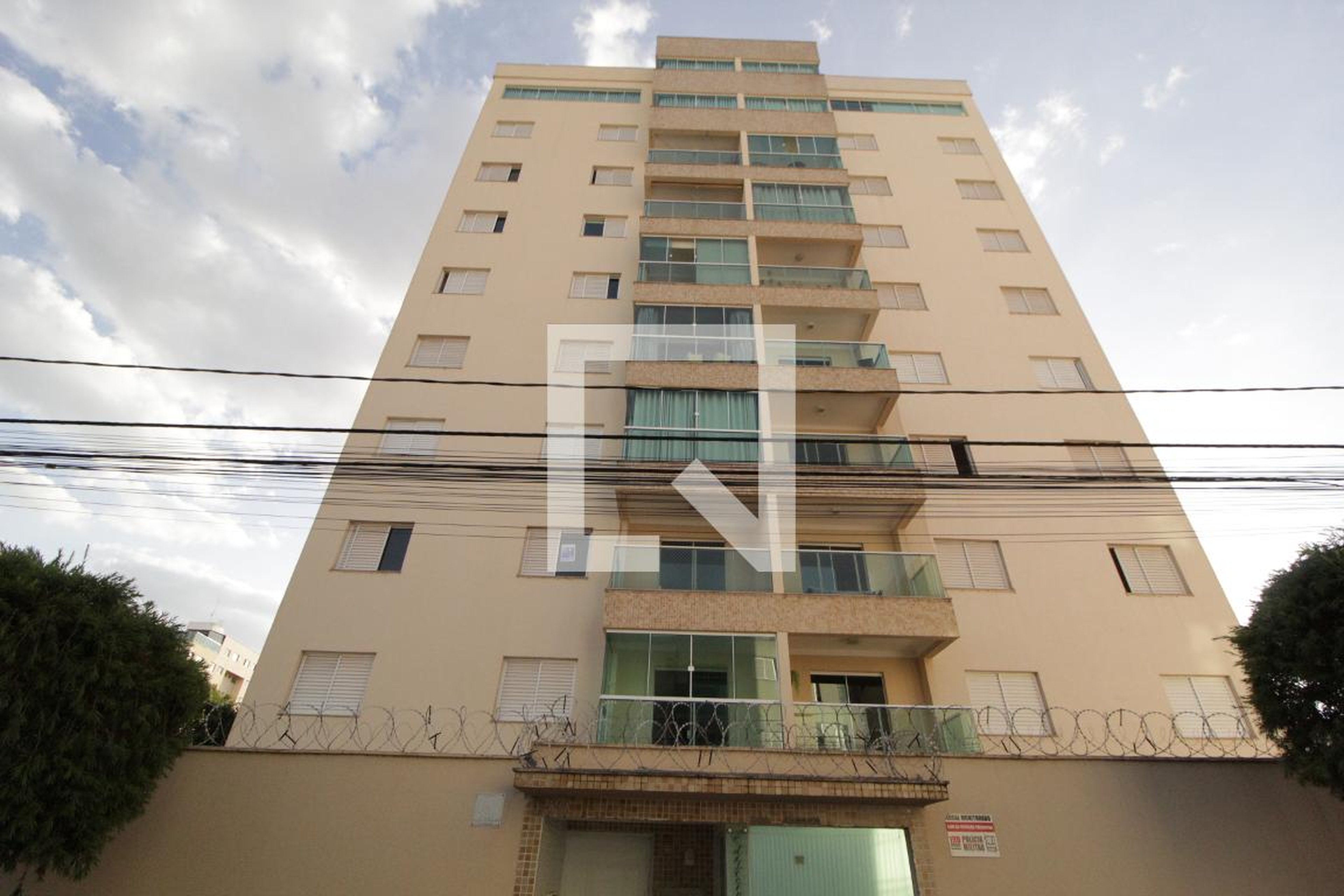 Fachada Condomínio em Rua Alexandrino Santos Lima, 150