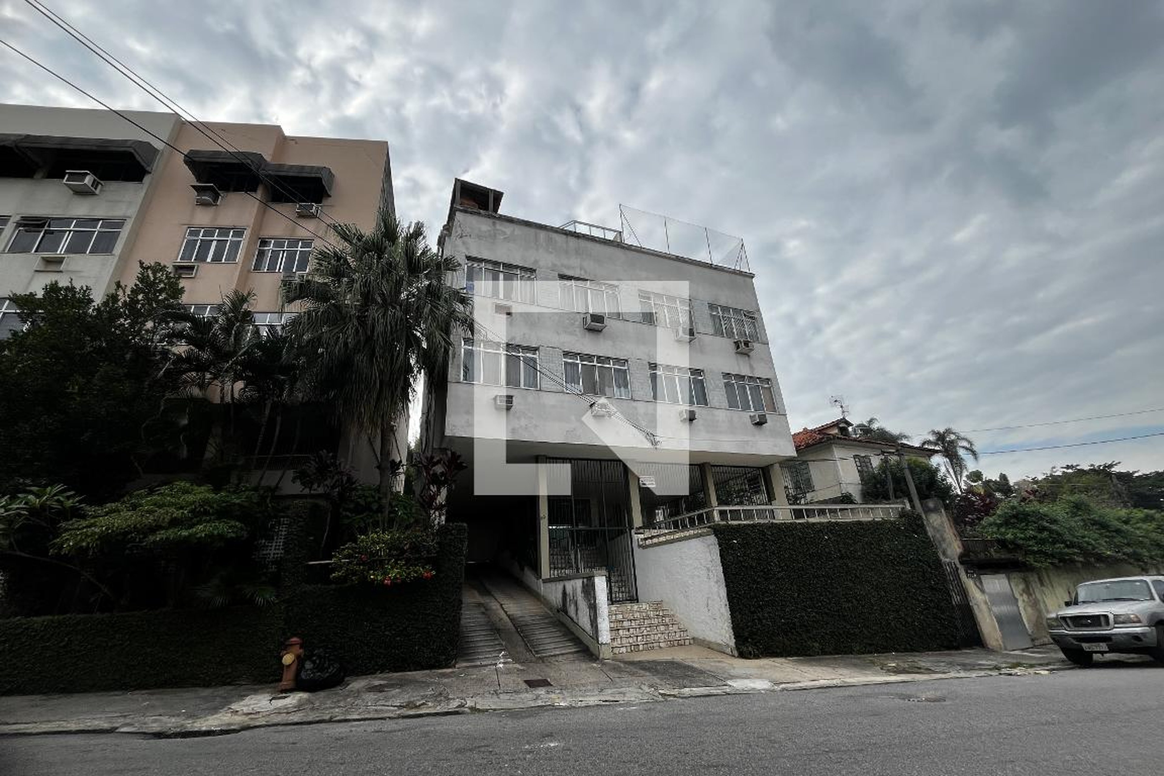 Fachada Condomínio em Rua Ituá, 1513