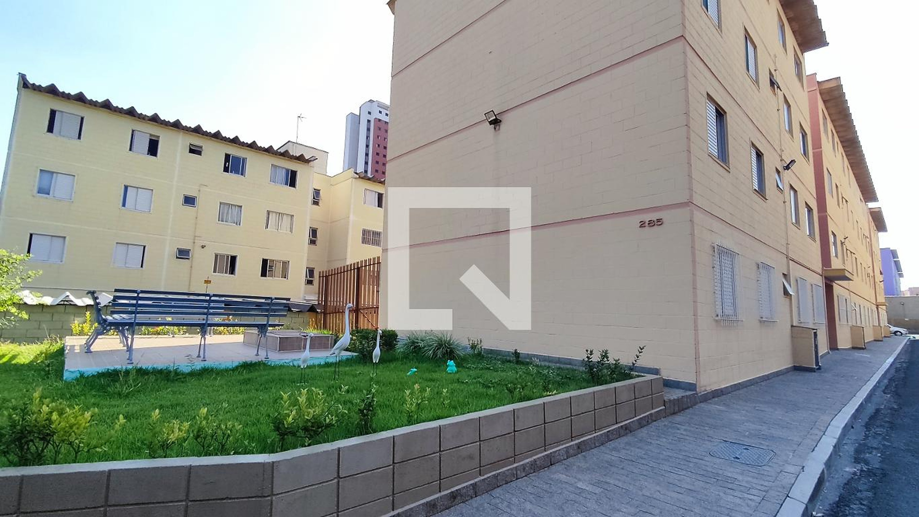 Área Externa - Quaresmeira