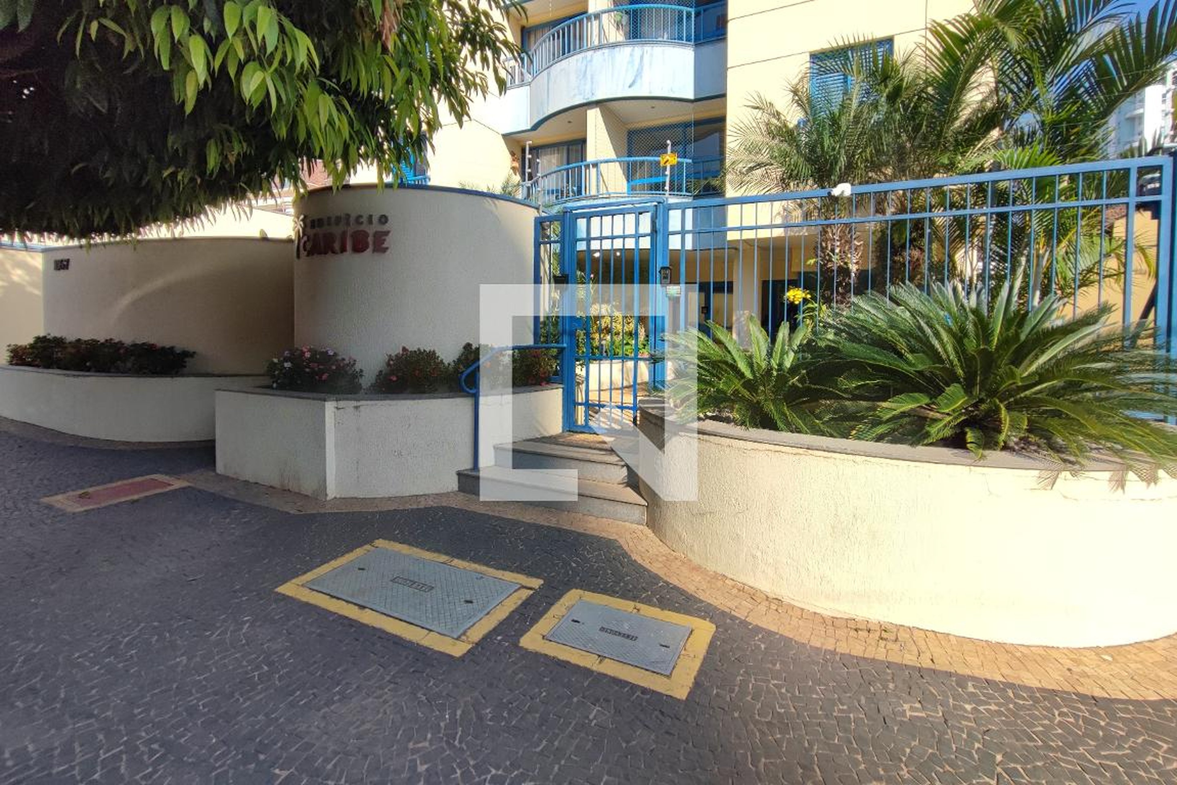 Fachada do Condomínio Condomínio em Rua Antônio Lapa, 1067