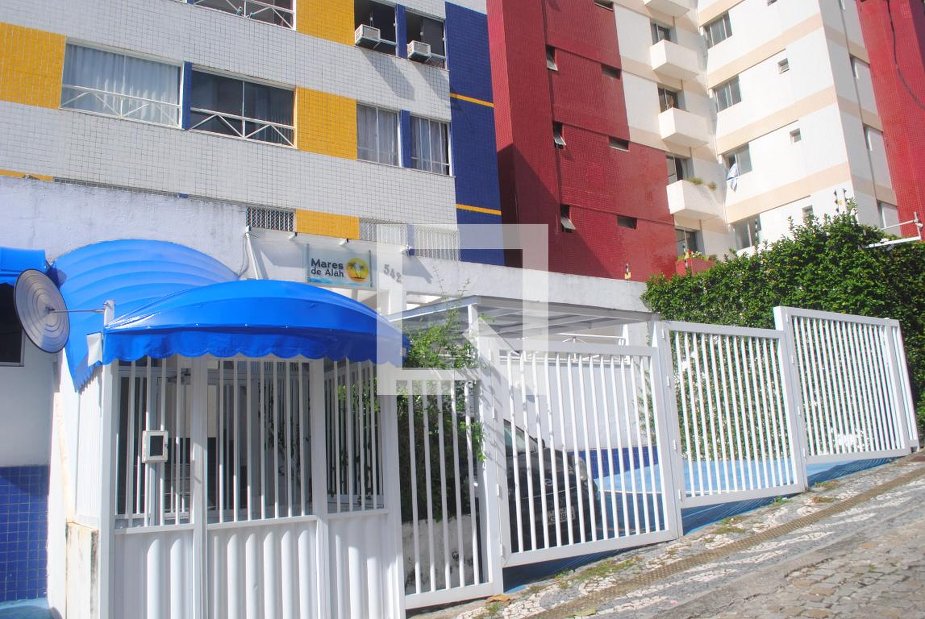 Fachada Condomínio em Rua Doutor João Mendes da Costa Filho, 254