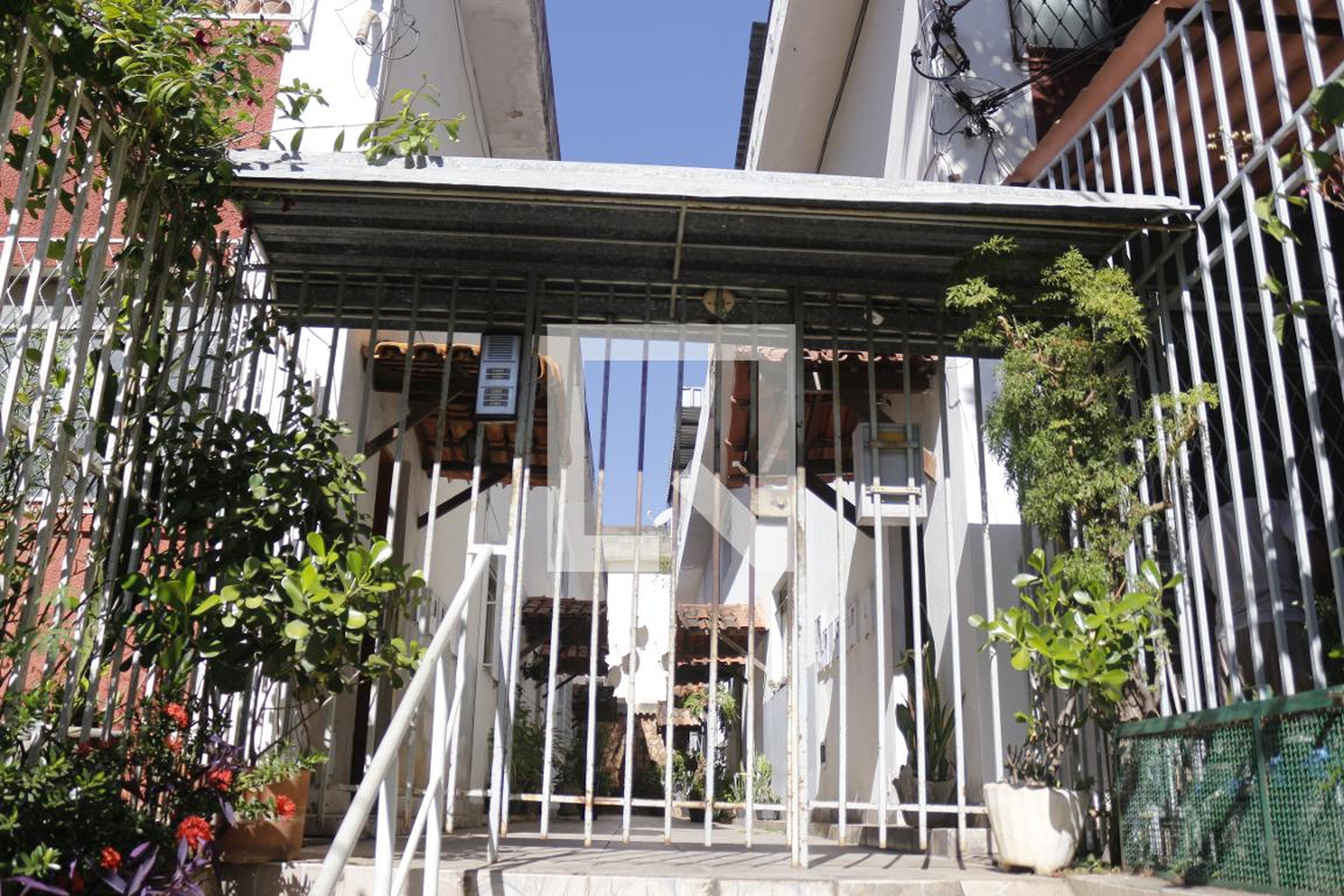 Fachada do prédio Condomínio em Rua Poço Branco, 42