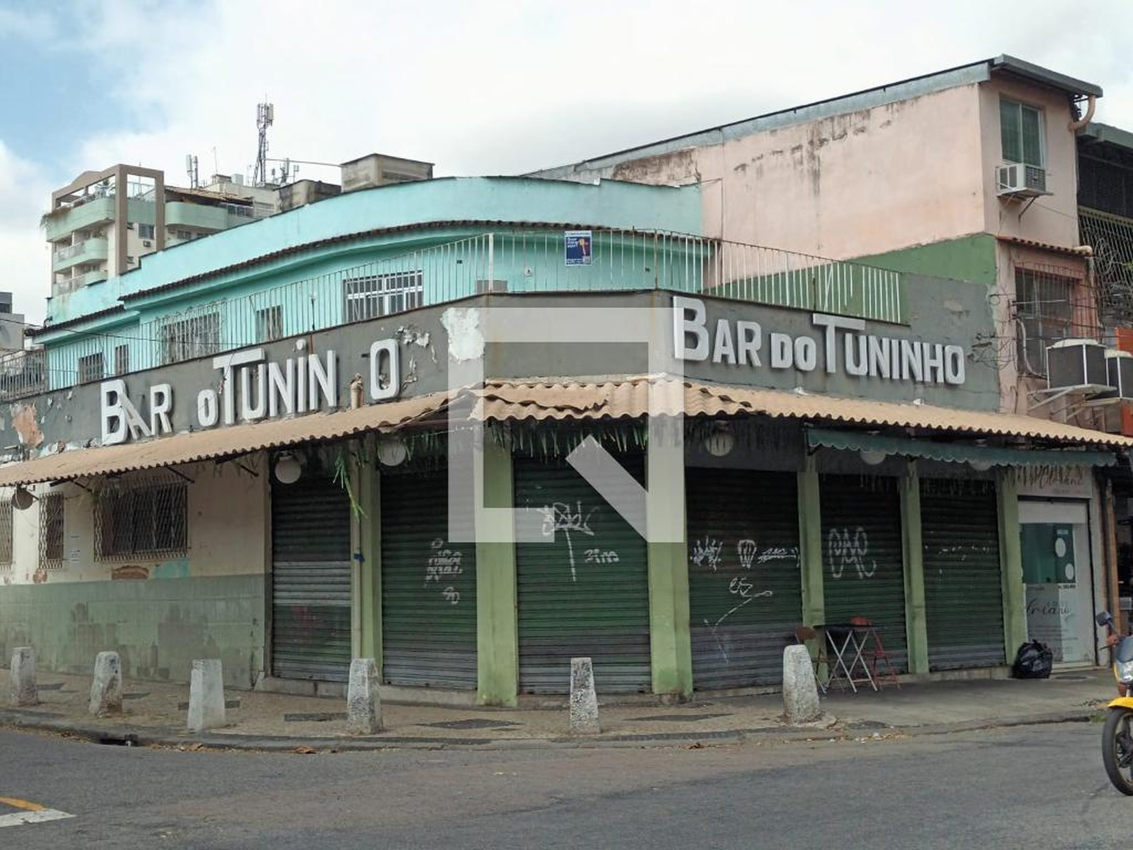 Fachada Condomínio em Rua Adriano, 87