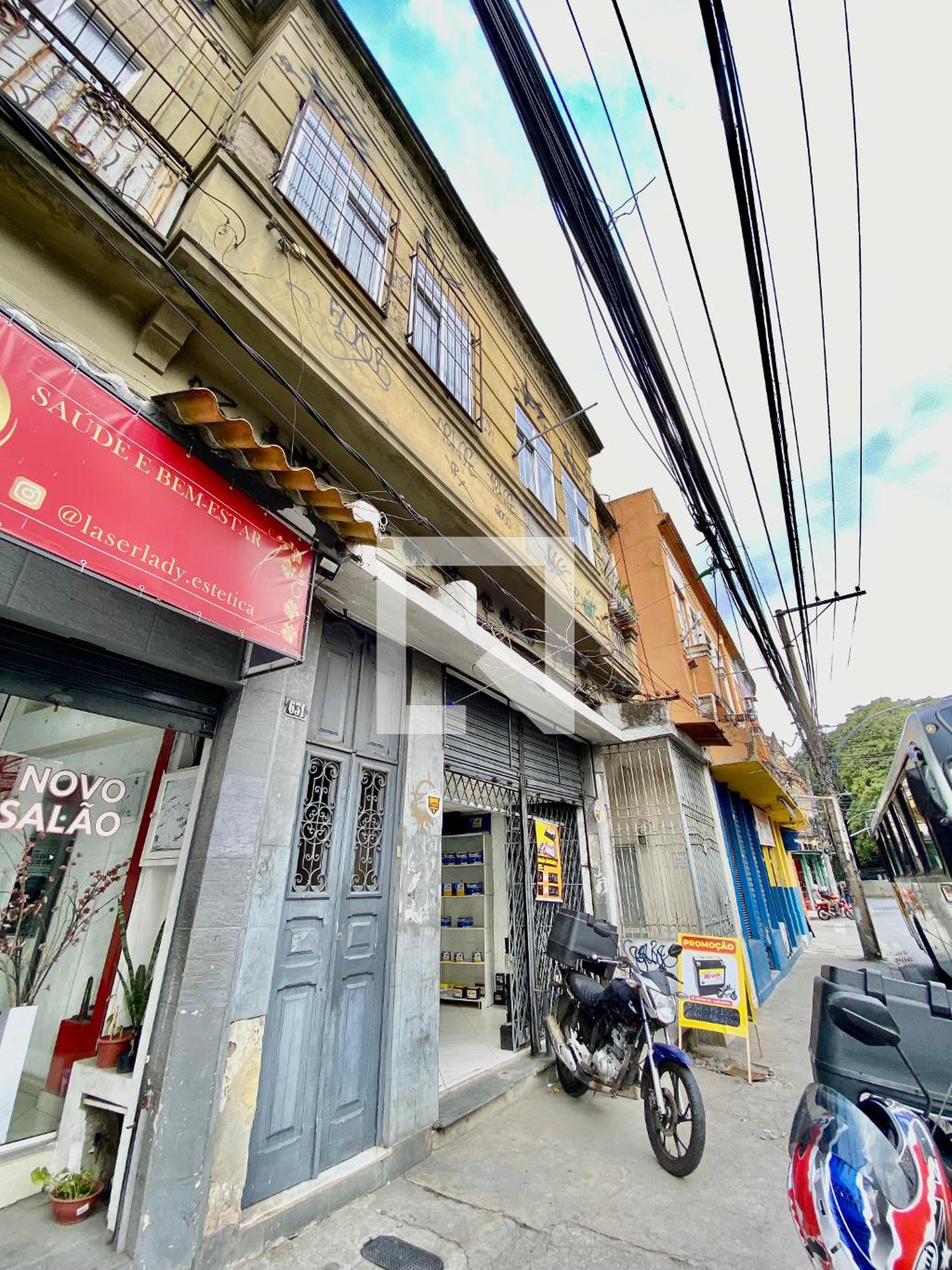 Fachada Condomínio em Rua Barão do Bom Retiro, 631