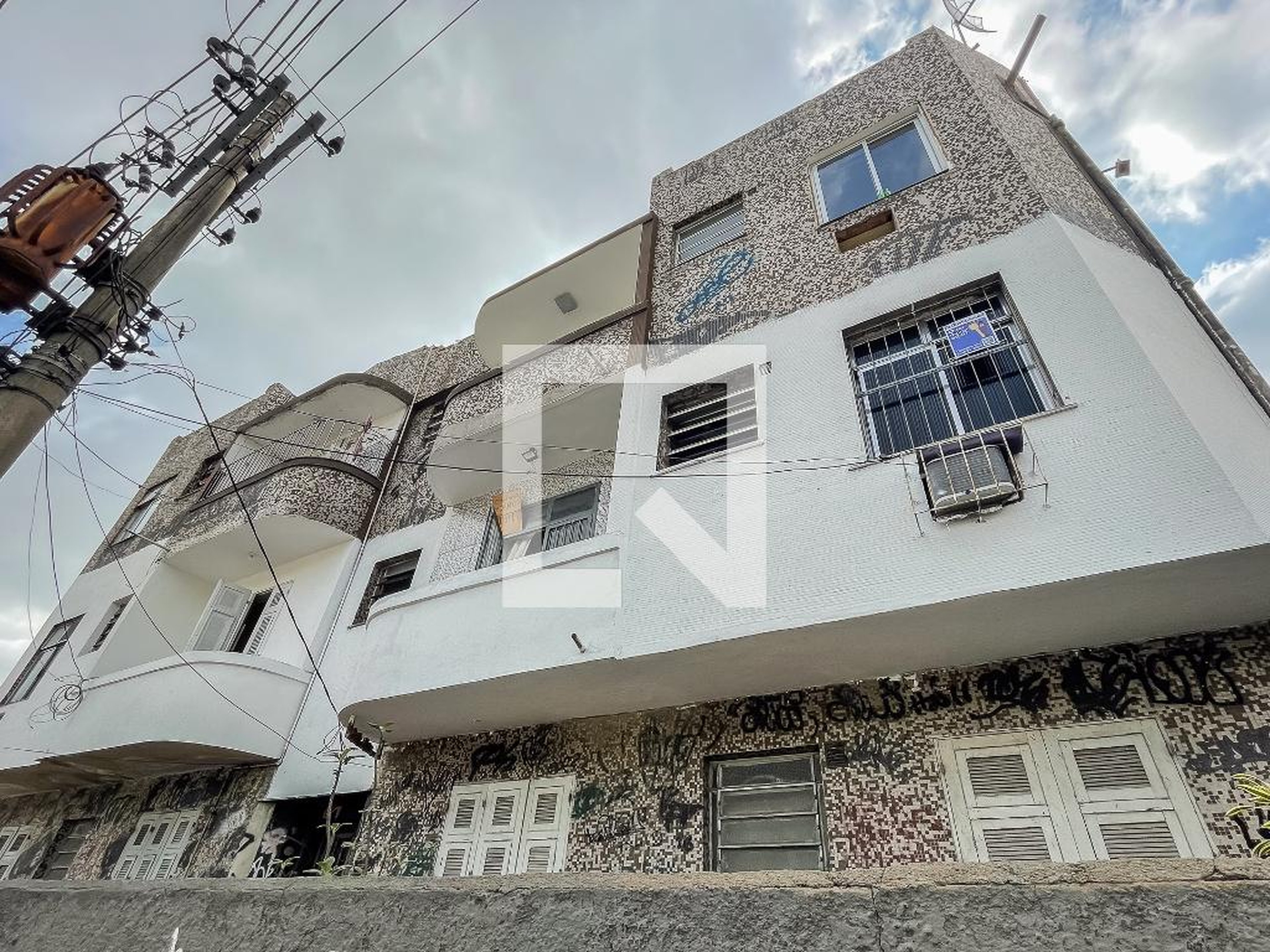 Fachada Condomínio em Rua São Francisco Xavier, 762