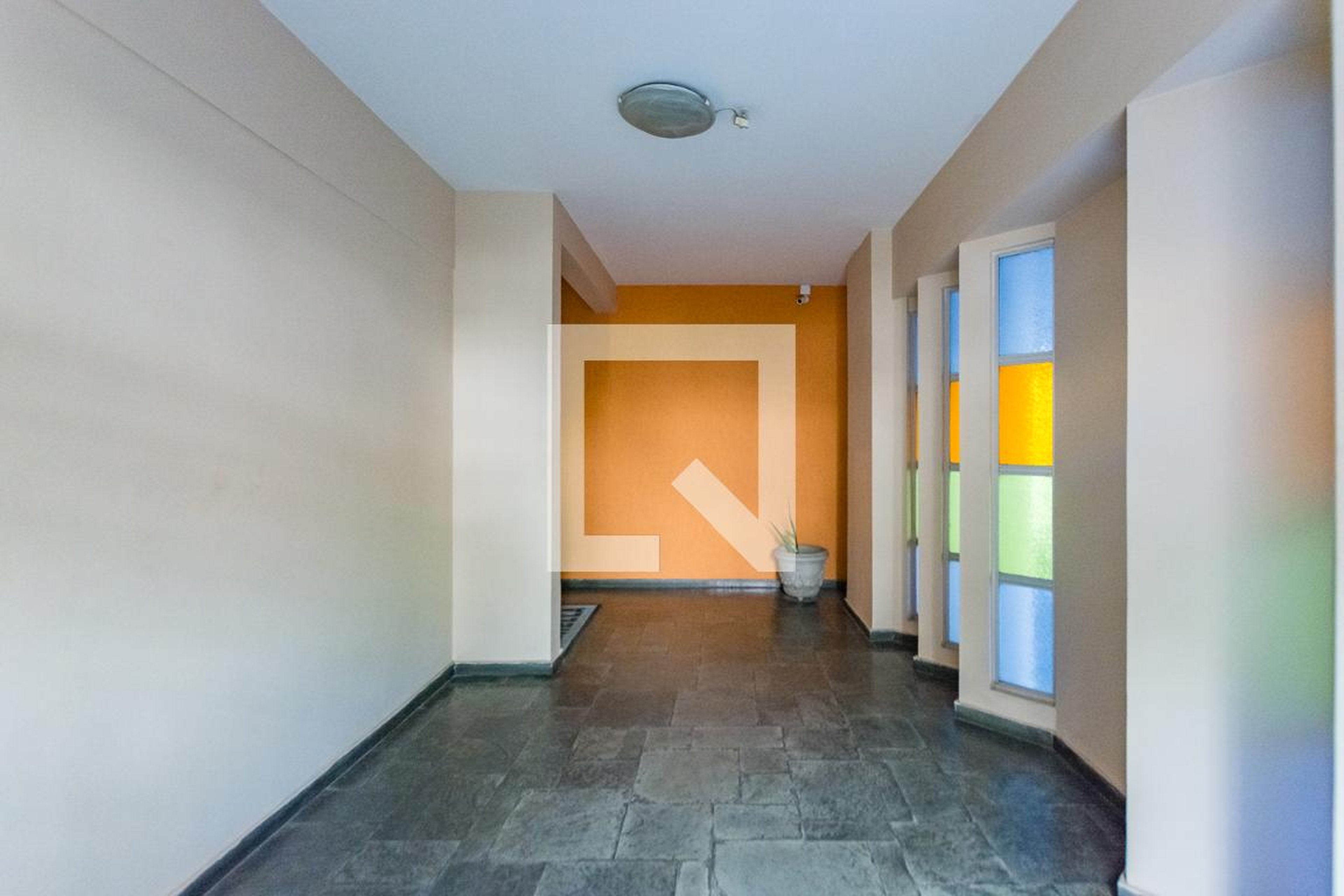 Hall de entrada Condomínio em Rua Itutinga, 20