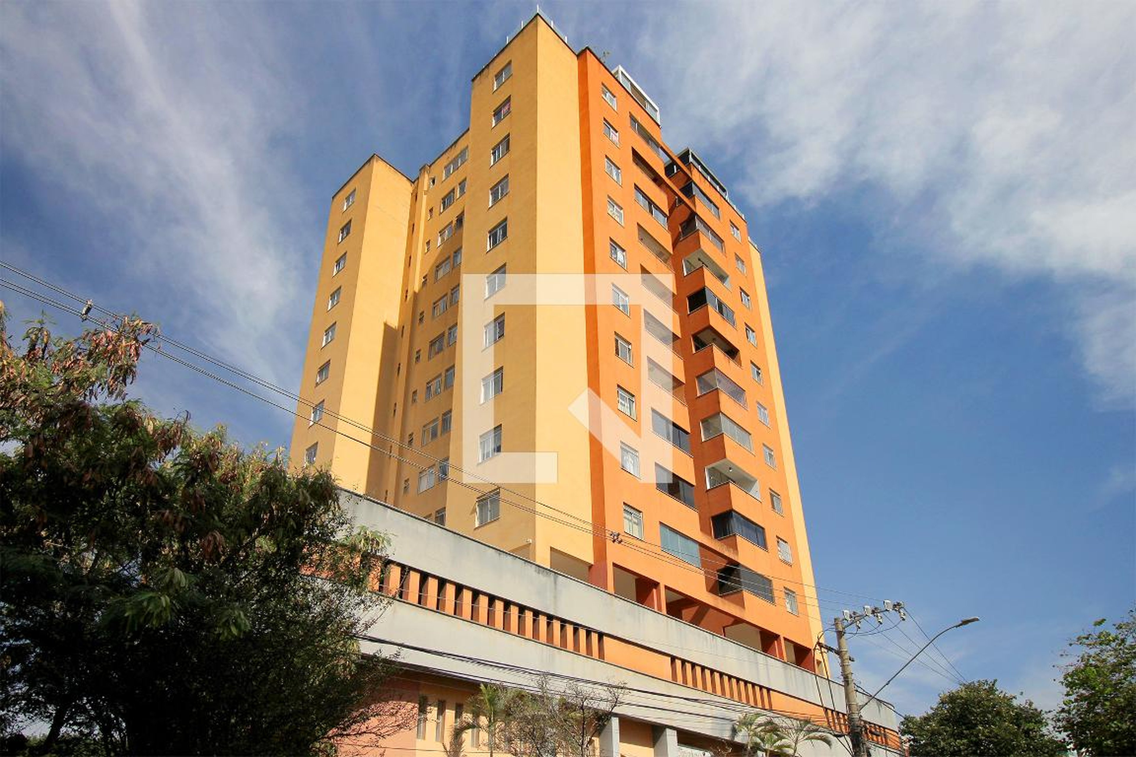 Fachada Condomínio em Rua Manoel Cayllaux, 400