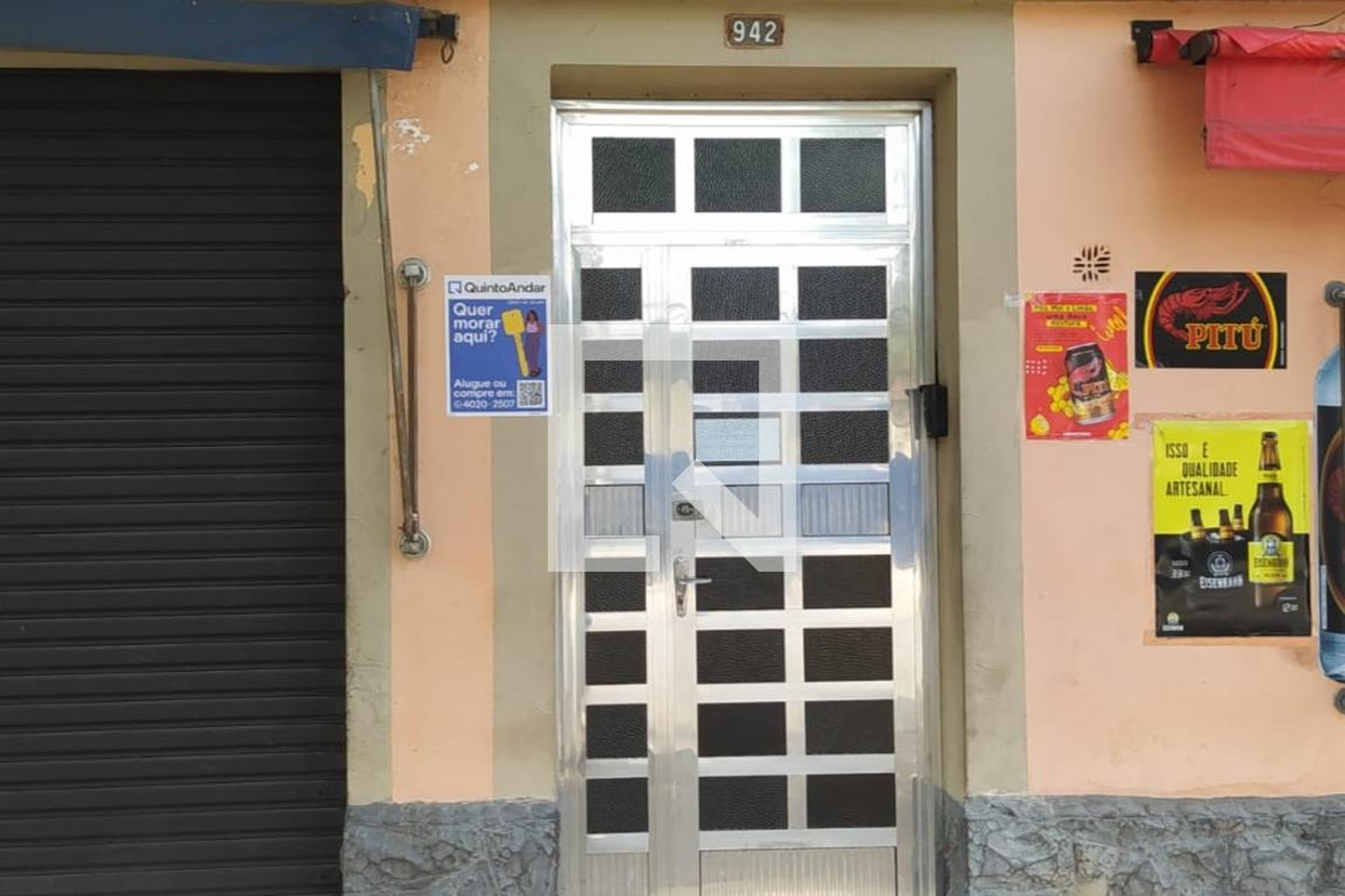 Fachada Condomínio em Rua Voluntários da Pátria, 942