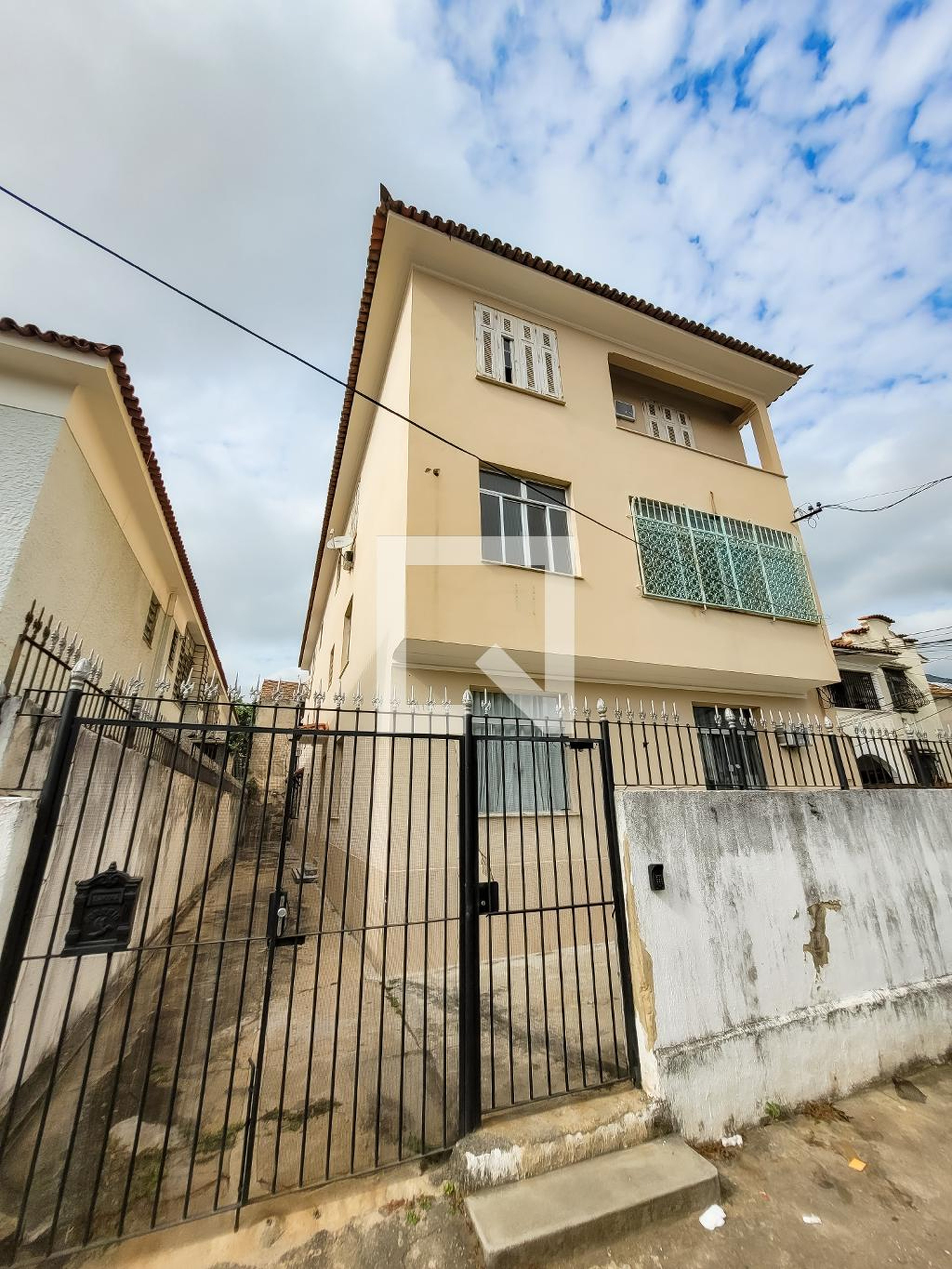 Fachada do Prédio Condomínio em Rua Ibiquera, 113