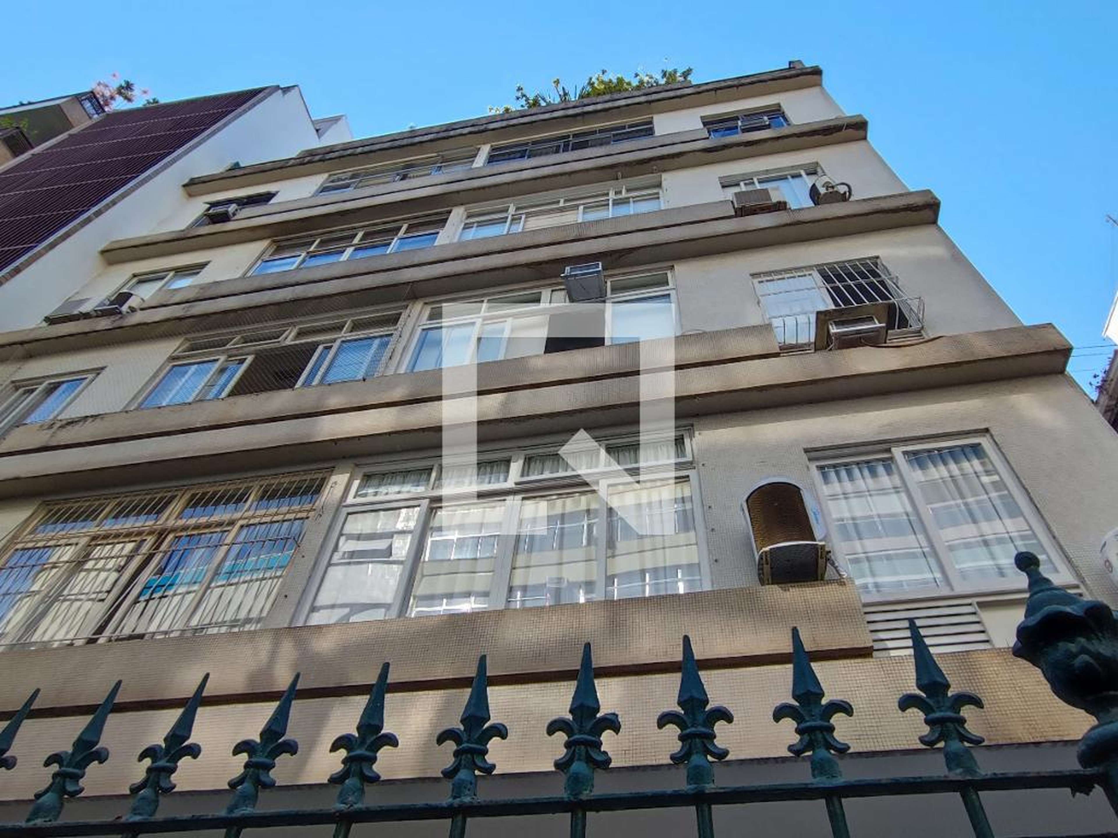 Fachada Condomínio em Rua Professor Artur Ramos, 100